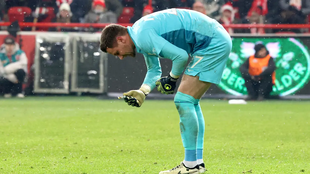 Bochums Keeper am Kopf getroffen