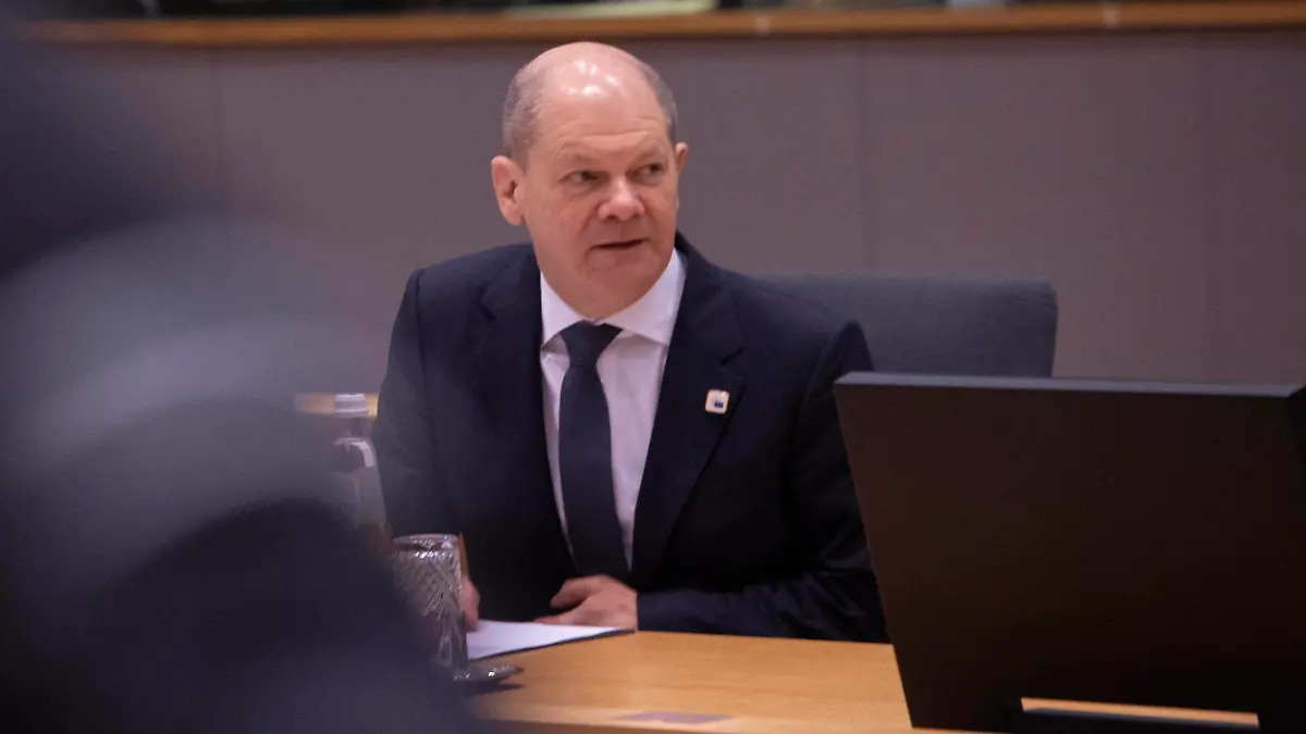  Second Day Of The European Council Summit In Brussels Olaf Scholz the Federal Chancellor of Germany at the second day of the European Council Summit in Brussels. EU leaders arrive at the round table room in EU headquarters for the meeting. The main topic of this meeting is the military aggression of Russia against Ukraine and the European gas and LNG supply after a deal with the US. Brussels, Belgium on March 25, 2022 Brussels Belgium PUBLICATIONxNOTxINxFRA Copyright: xNicolasxEconomoux originalFilename: economou-secondda220325_np5p0.jpg