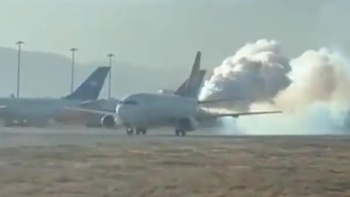 Flugzeug plötzlich von dichtem Rauch umgeben!