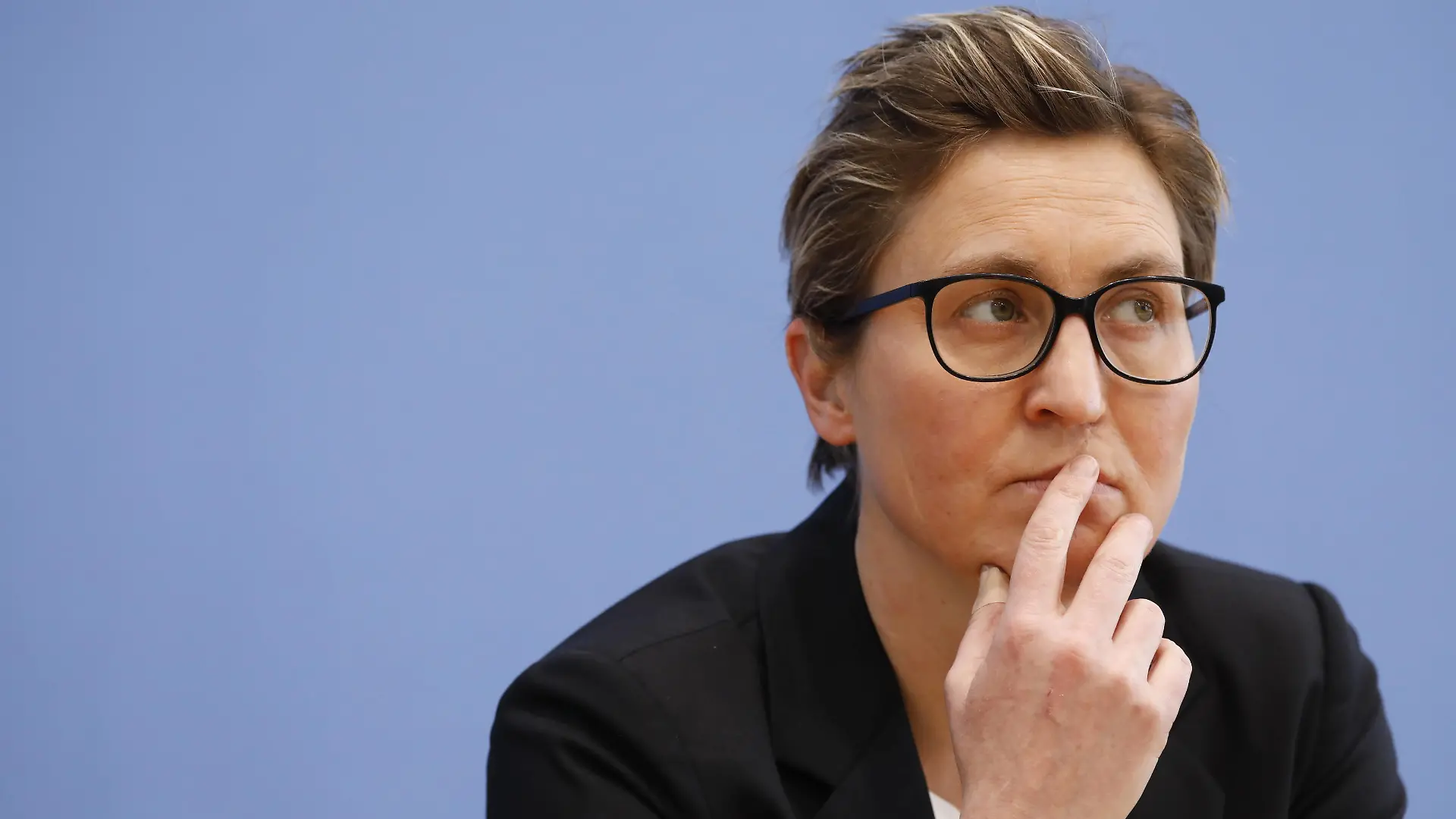 Susanne Hennig-Wellsow, Parteivorsitzende DIE LINKE, Deutschland, Berlin, Bundespressekonferenz, Thema: DIE LINKE - Auswirkungen der Landtagswahlen in Baden-Württemberg und Rheinland-Pfalz auf die Bundespolitik *** Susanne Hennig Wellsow, Party Chairwoman DIE LINKE, Germany, Berlin, Federal Press Conference, Topic DIE LINKE Effects of the State Elections in Baden Württemberg and Rhineland-Palatinate on Federal Politics