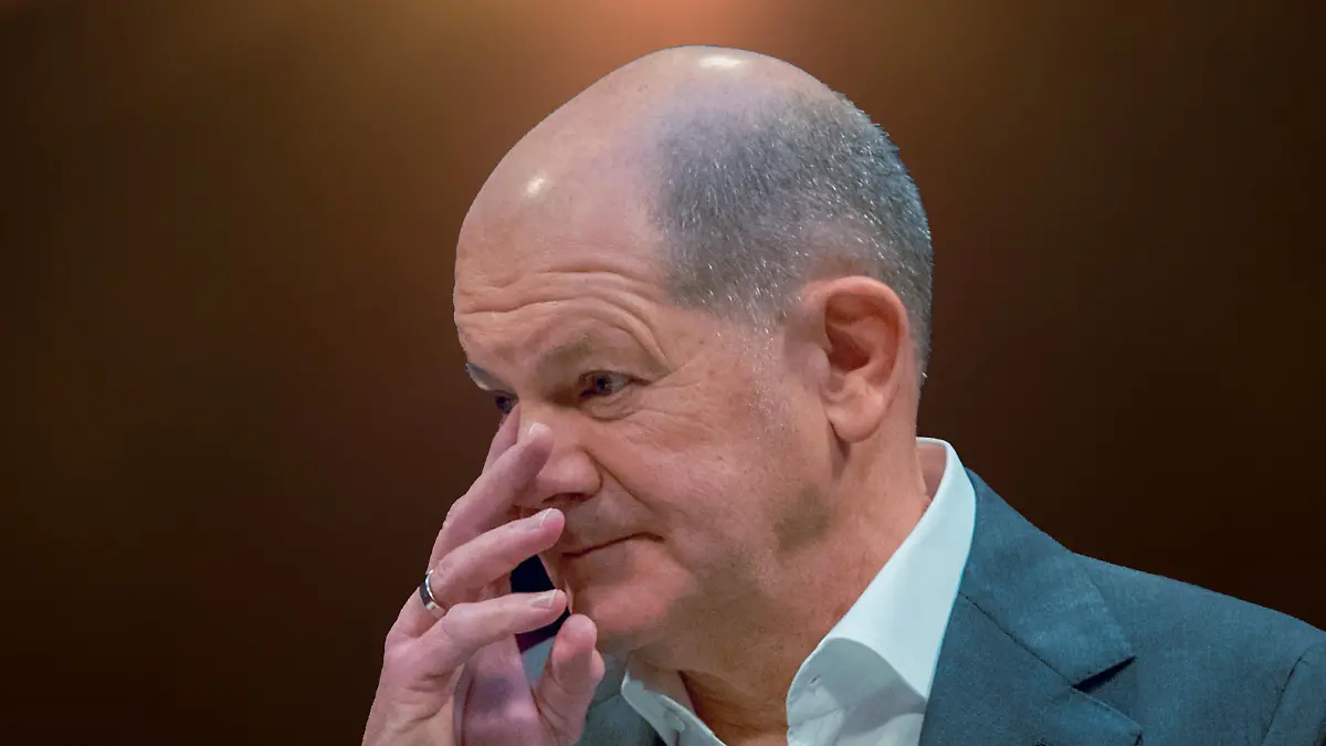 Politik, Live-Radioshow mit Olaf Scholz in Berlin 12.12.2024, xdanx, Politik,Live-Radioshow mit Olaf Scholz in Berlin, v.l. Olaf Scholz in der Studio 9 Live-Radioshow von Deutschlandfunk Kultur im Humboldt Forum. Berlin Humboldt Forum Berlin Deutschland DE *** Politics, Live radio show with Olaf Scholz in Berlin 12 12 2024, xdanx, Politics,Live radio show with Olaf Scholz in Berlin, v l Olaf Scholz in the Studio 9 Live radio show by Deutschlandfunk Kultur at the Humboldt Forum Berlin Humboldt Forum Berlin Germany EN Copyright: xDanielxLakomskix