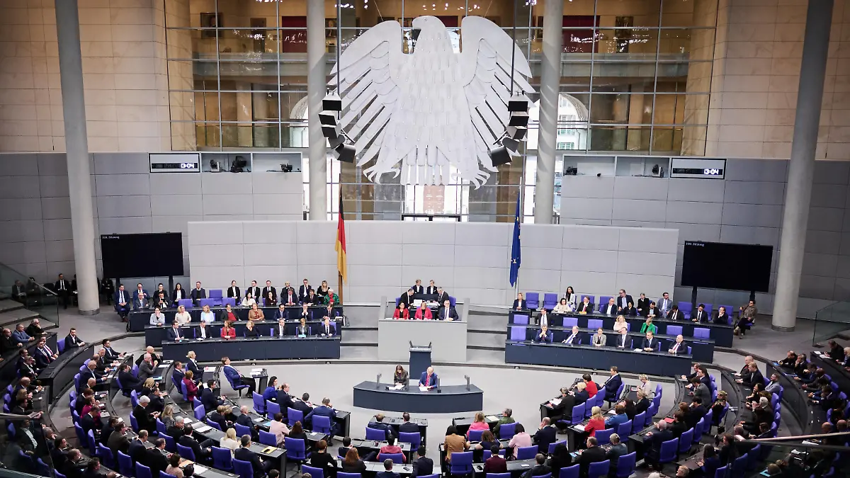 Plenarsitzung im Bundestag in Berlin Der Plenarsaal während der Sitzung des Deutschen Bundestags am 13.11.2024 in Berlin. Berlin Bundestag Berlin Deutschland *** Plenary session in the Bundestag in Berlin The plenary chamber during the session of the German Bundestag on 13 11 2024 in Berlin Berlin Bundestag Berlin Germany
