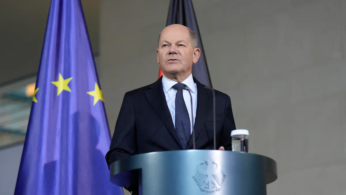 Statement Bundeskanzler Olaf Scholz zum Antrag der Vertrauensfrage Statement Bundeskanzler Olaf Scholz zum Antrag der Vertrauensfrage, Bundeskanzleramt Berlin Berlin GER *** Statement by Federal Chancellor Olaf Scholz on the motion for a vote of confidence Statement by Federal Chancellor Olaf Scholz on the motion for a vote of confidence, Federal Chancellery Berlin Berlin GER