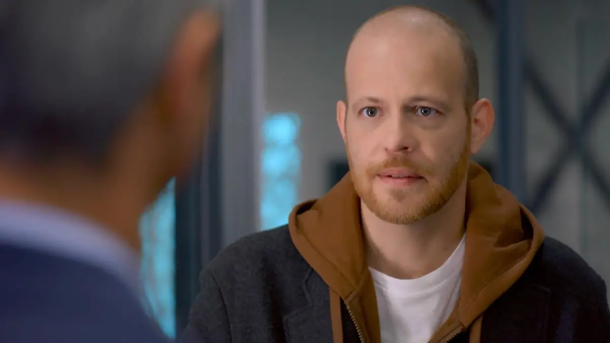 „Unter uns” am 06.01.25 im TV: Tobias bittet Benedikt um Geld für die Suche  nach Vivien