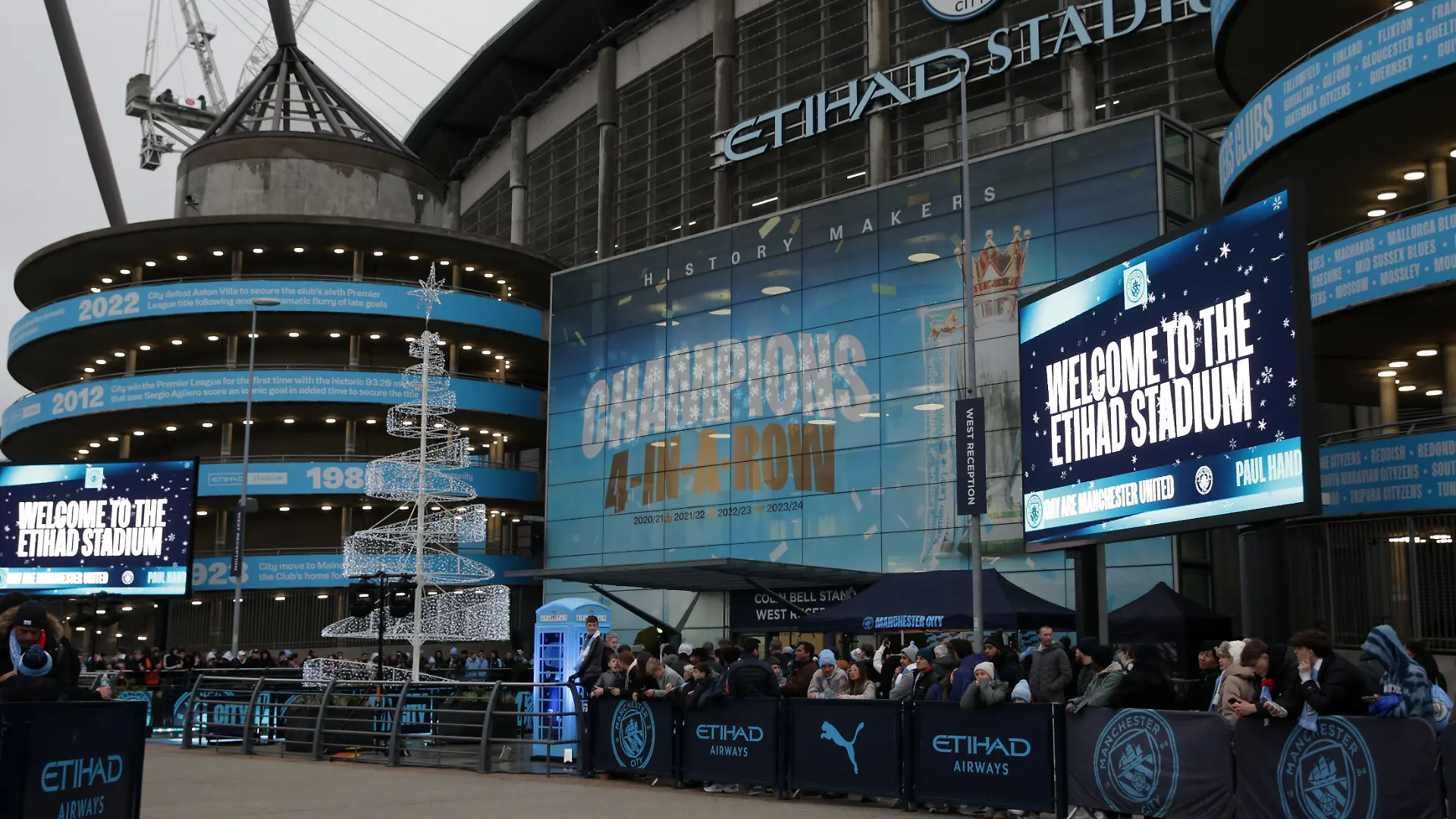 Eingang zum Etihad-Stadion von Manchester City vor der Partie gegen Manchester United