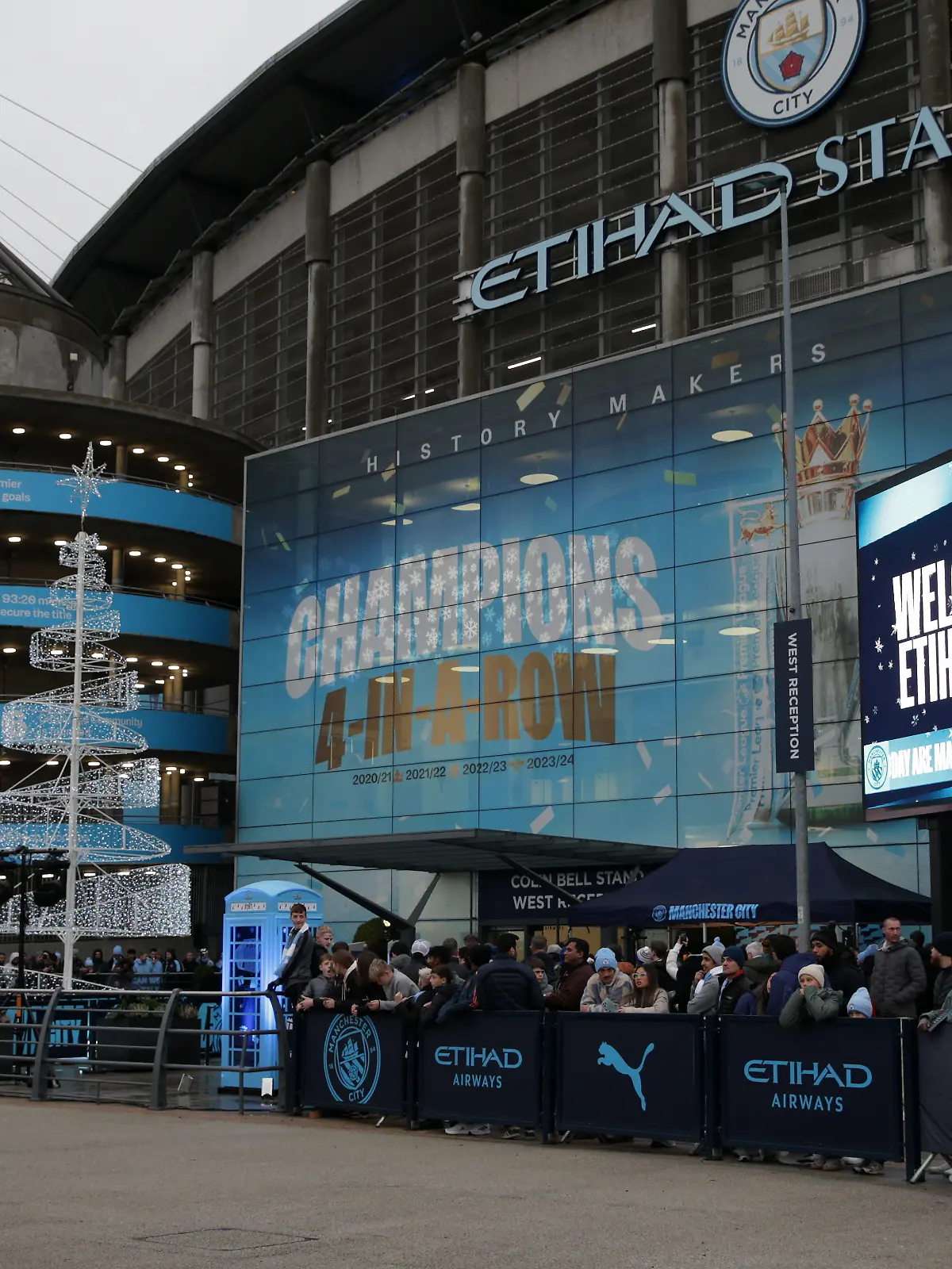 Eingang zum Etihad-Stadion von Manchester City vor der Partie gegen Manchester United