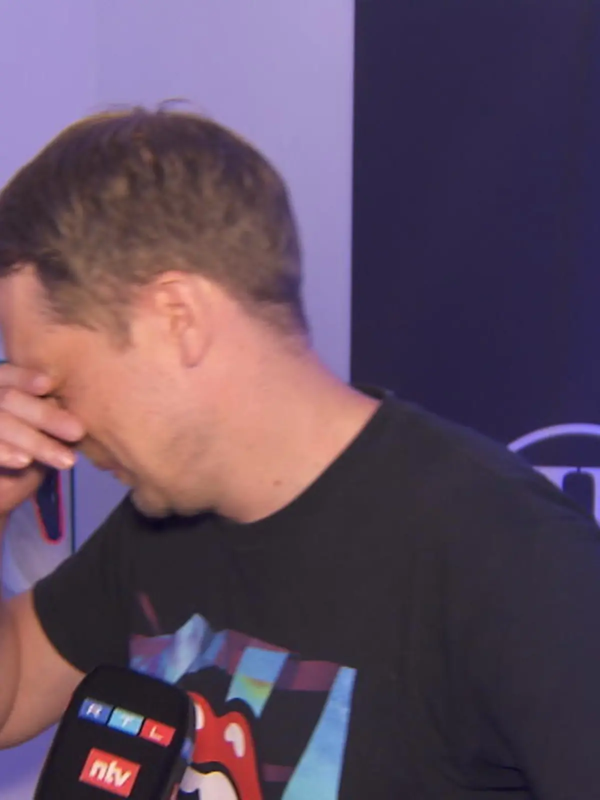 Gerüchten zufolge soll es in der Ehe zwischen Amira und Oliver Pocher kriseln. Wir haben den Comedian auf einer Veranstaltung in Offenbach getroffen und ihn gefragt, was an den Gerüchten dran ist.