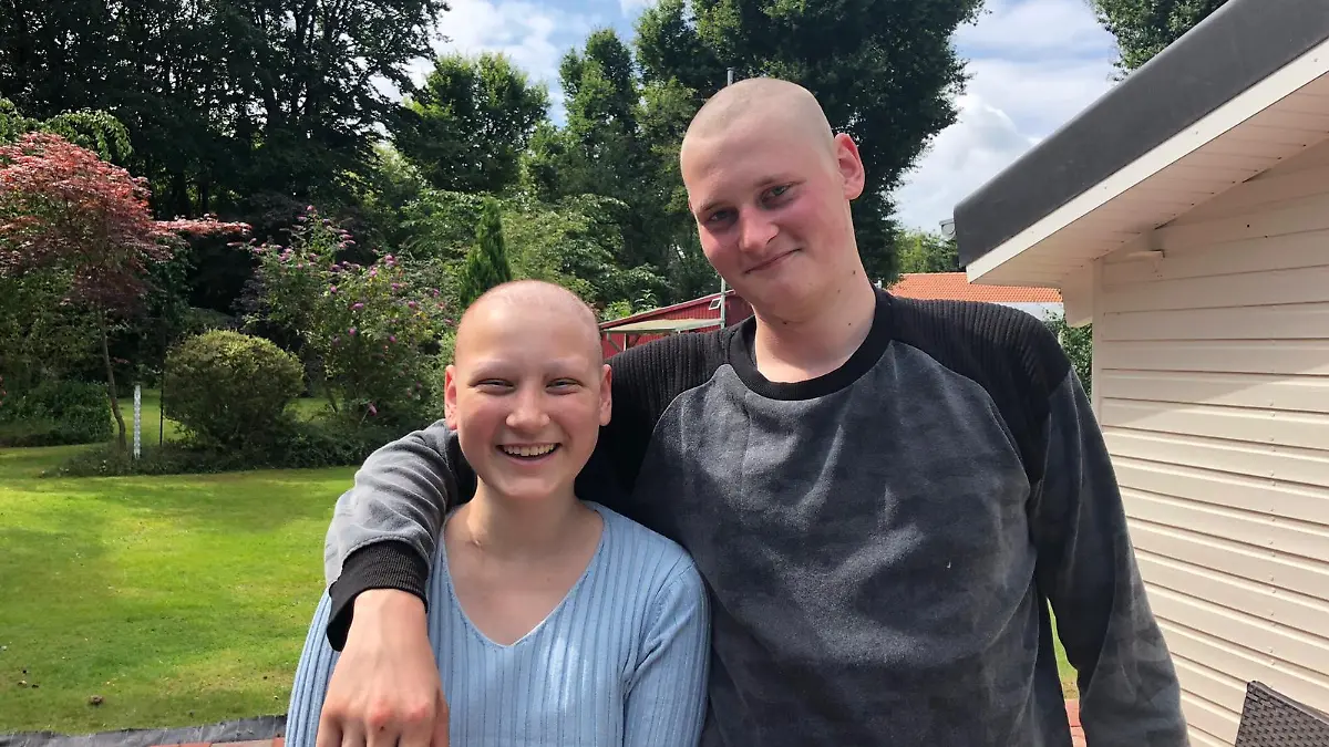 Kjell, der Bruder von Liv, zeigt Solidarität mit seiner Schwester.