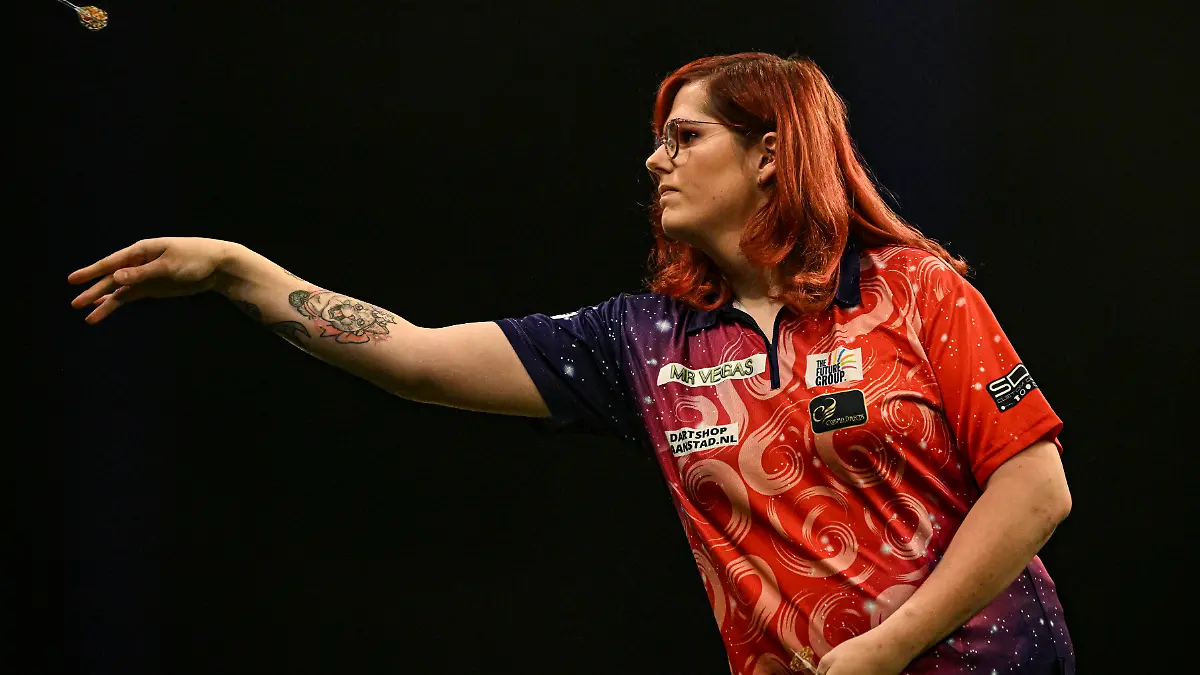 12th November 2024, WV Active, Aldersley, Wolverhampton, England 2024 PDC Grand Slam of Darts, Day 4 Noa-Lynn van Leuven in action on the oche PUBLICATIONxNOTxINxUK ActionPlus12714587 GodfreyxPitt