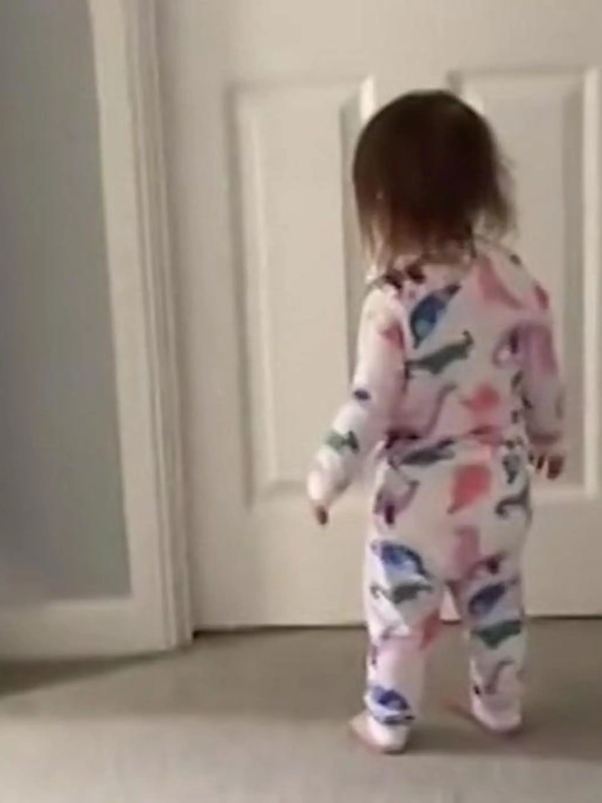 Bild zu: "Daddy, geht’s dir nicht gut? Papa kotzt, Kind glotzt"