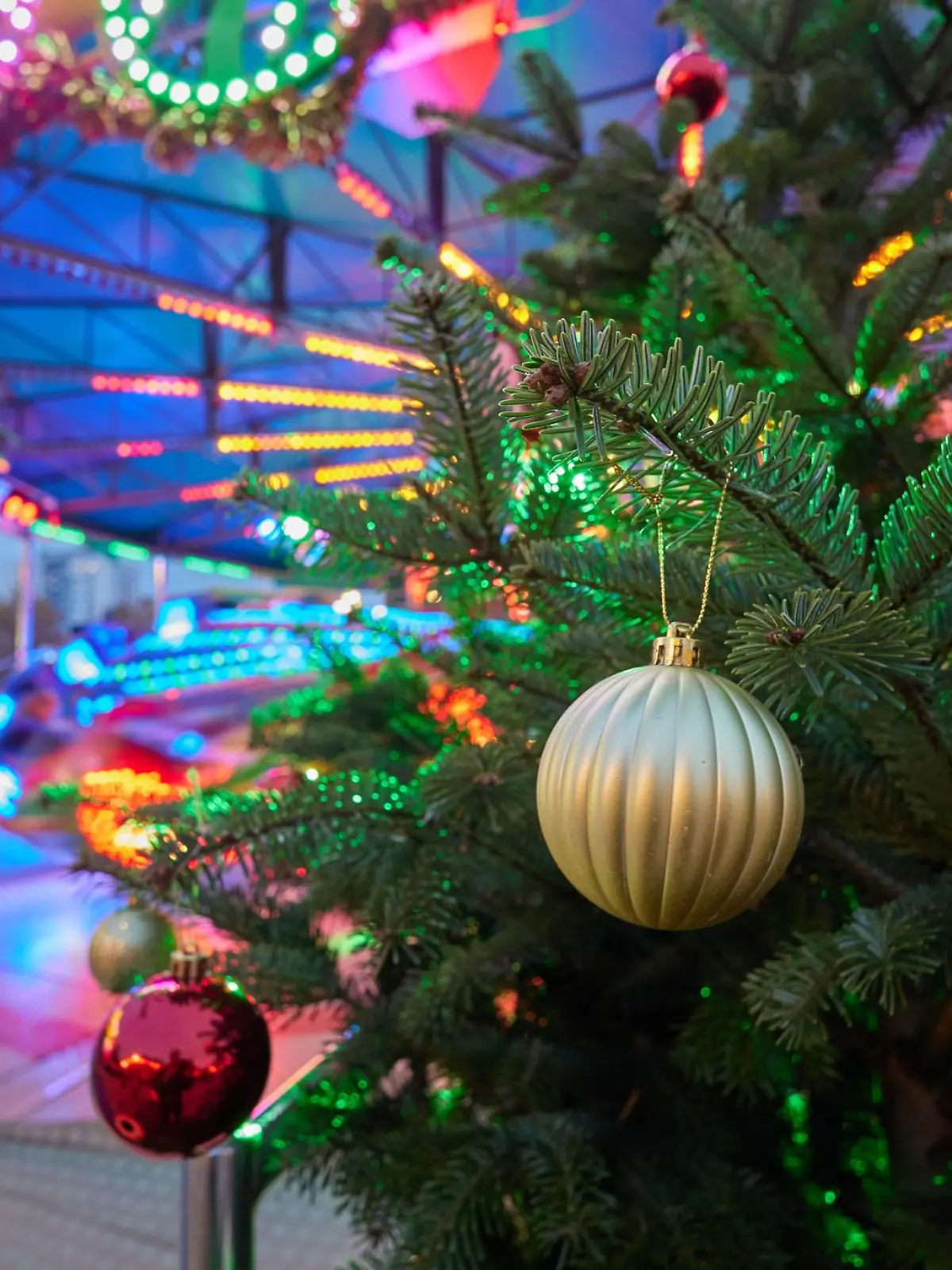 Bild zu: "Unglück auf Weihnachtsmarkt – Mann von Gondel getroffen"