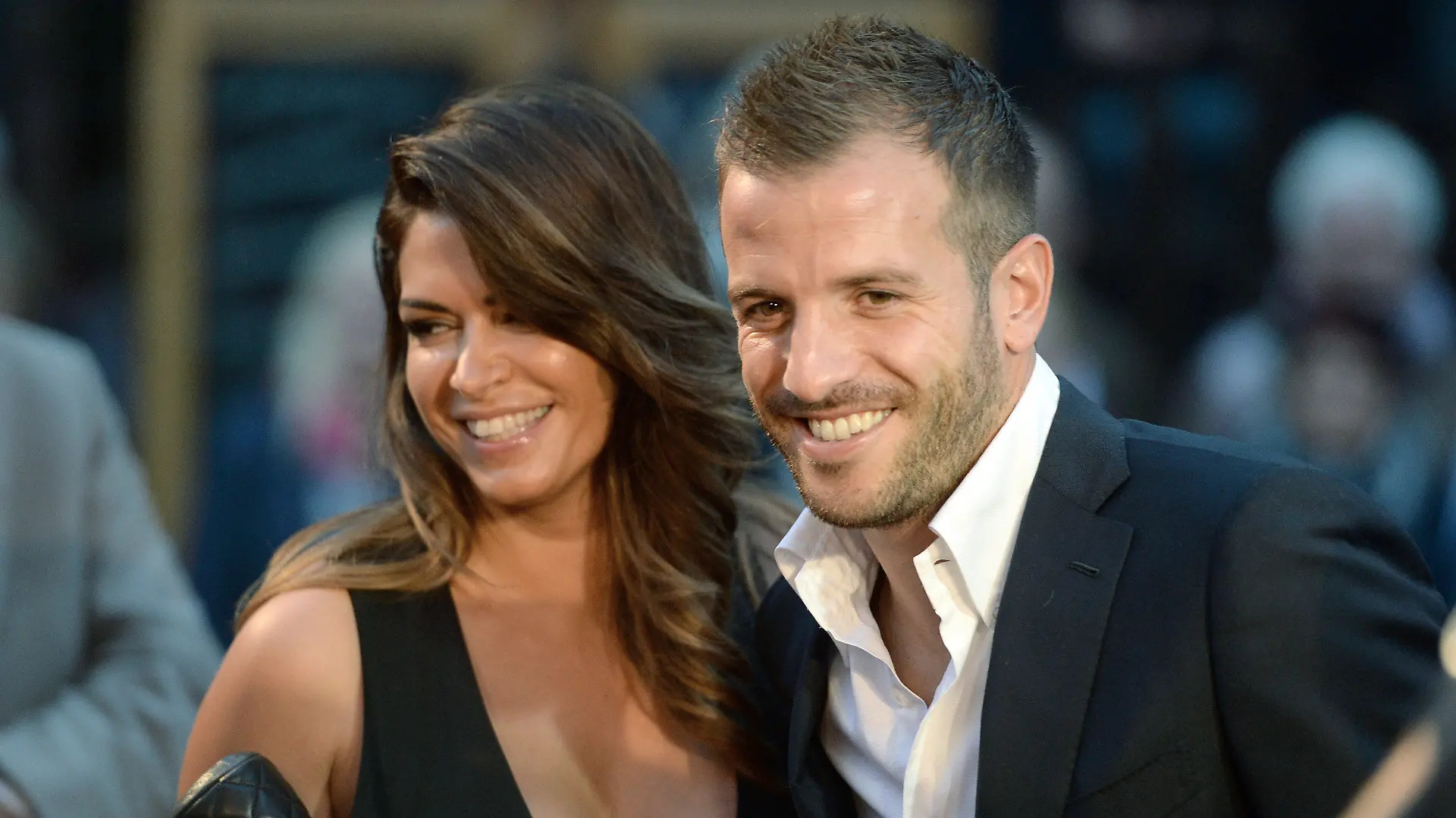 ARCHIV - Fußballprofi Rafael van der Vaart und seine Lebensgefährtin Sabia Boulahrouz posieren am 08.09.2013 in Hamburg bei der «Nacht der Legenden». Foto: Marcus Brandt/dpa (zu dpa-lno Jahreschronik 2013 vom 13.12.2013) +++(c) dpa - Bildfunk+++