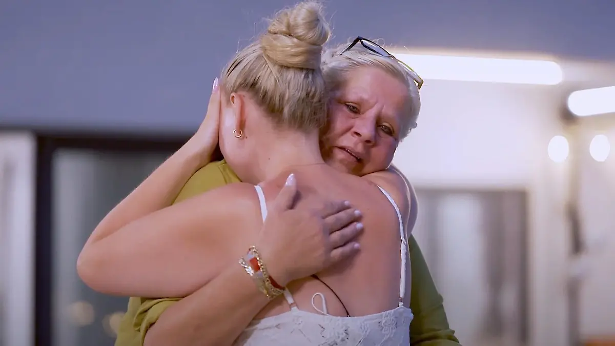 Als Silvia Wollny auftaucht, bricht Sarah-Jane in Tränen aus Besuch bei „Temptation Island VIP“