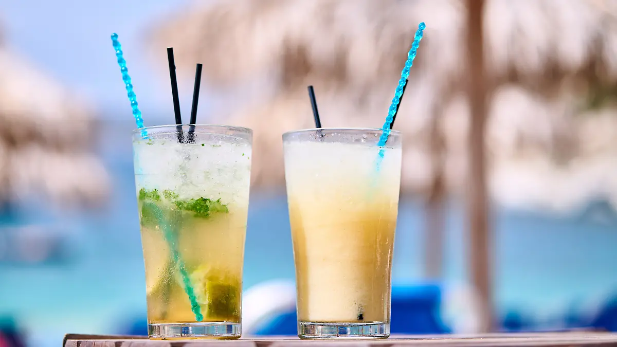Ein unbeschwerter Genuss von Pina Coladas am Strand verwandelt sich in einen Albtraum für Urlauber auf Fidschi.