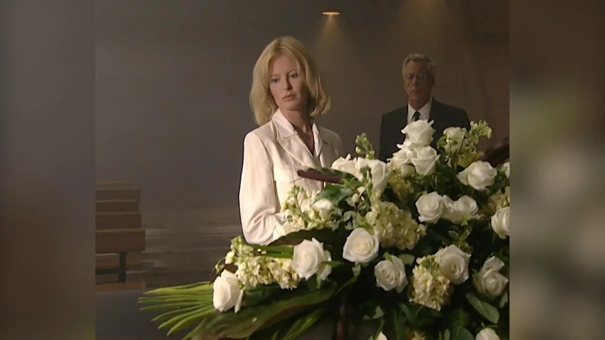 Eine unvergessene „Unter uns”-Szene. Hier verabschiedet sich Claudia Falkenberg von ihrem Mann und hat dabei kein nettes Wort.