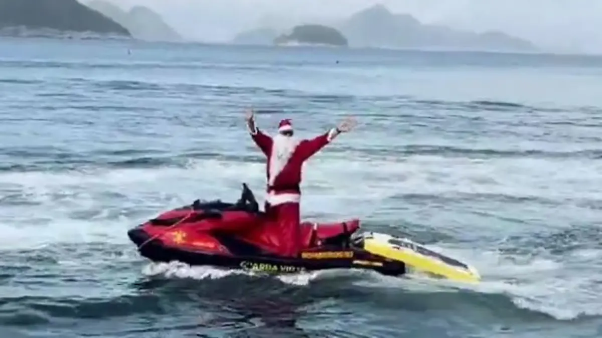 Der Weihnachtsmann in Rio de Janeiro fährt Jetski!