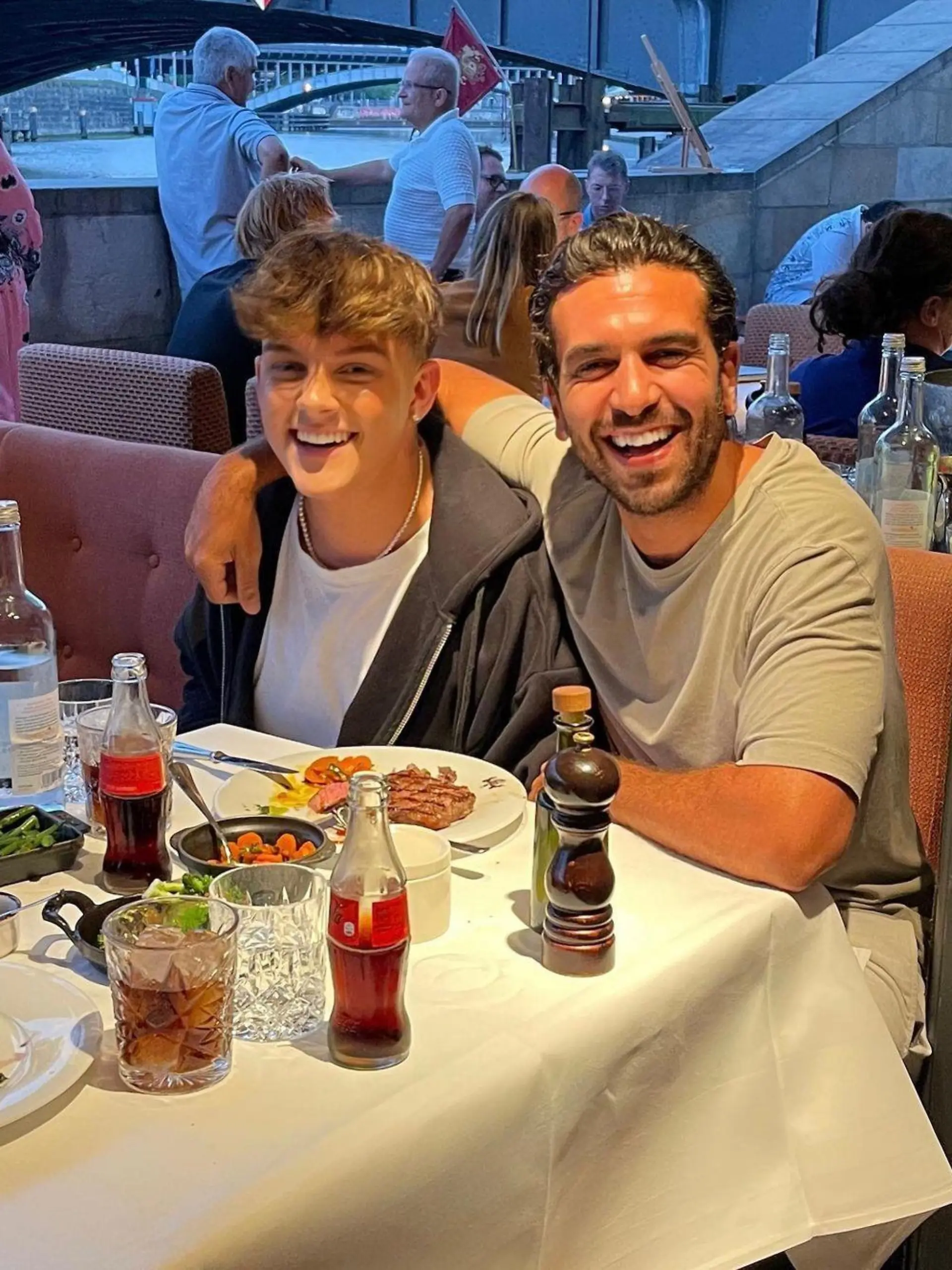 Twenty4Tim musste neun Jahre lang auf ein Abendessen mit Elyas M'Barek warten.