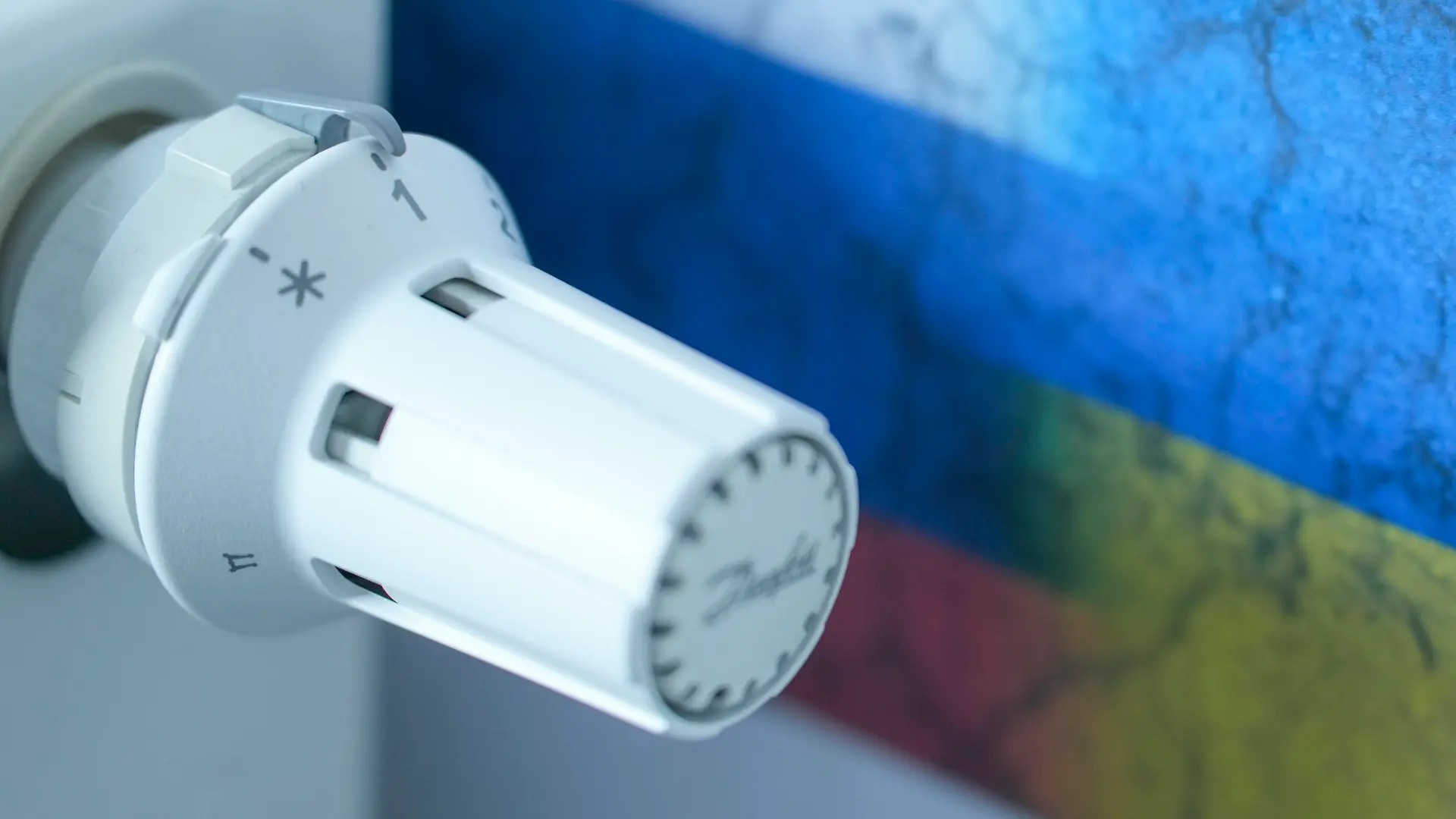 Symbolfoto Heizkosten und steigende Energiekosten durch den Russland Ukraine Konflikt Symbolbild von steigenden Heizkosten und Kosten für Heizung, Waerme, Oel, Gas und Energie durch die aktuelle Krise und Krieg zwischen Russland und der Ukraine Deutschland *** Symbol photo heating costs and rising energy costs due to the Russia Ukraine conflict Symbol image of rising heating costs and costs for heating, heat, oil, gas and energy due to the current crisis and war between Russia and Ukraine Germany