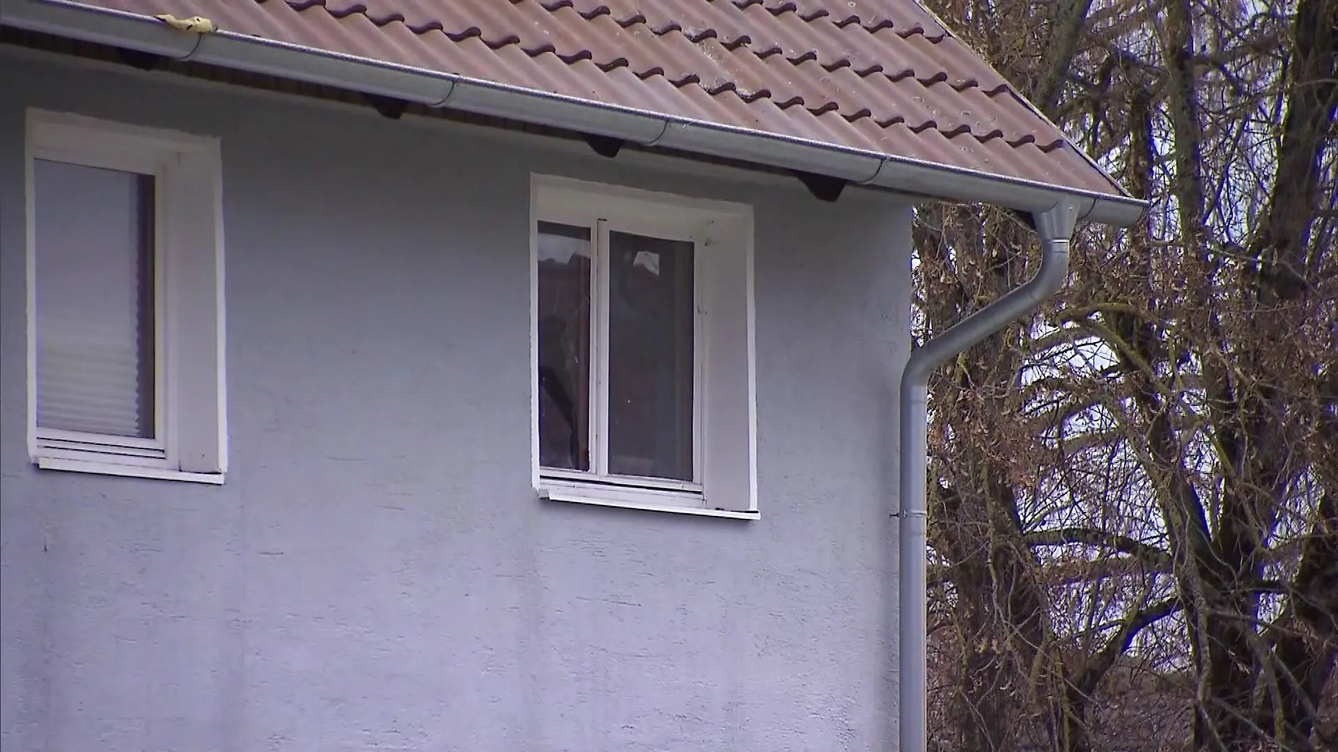 In diesem Haus in der Gemeinde Dietingen ist ein Junge durch einen Schuss schwer verletzt worden. 