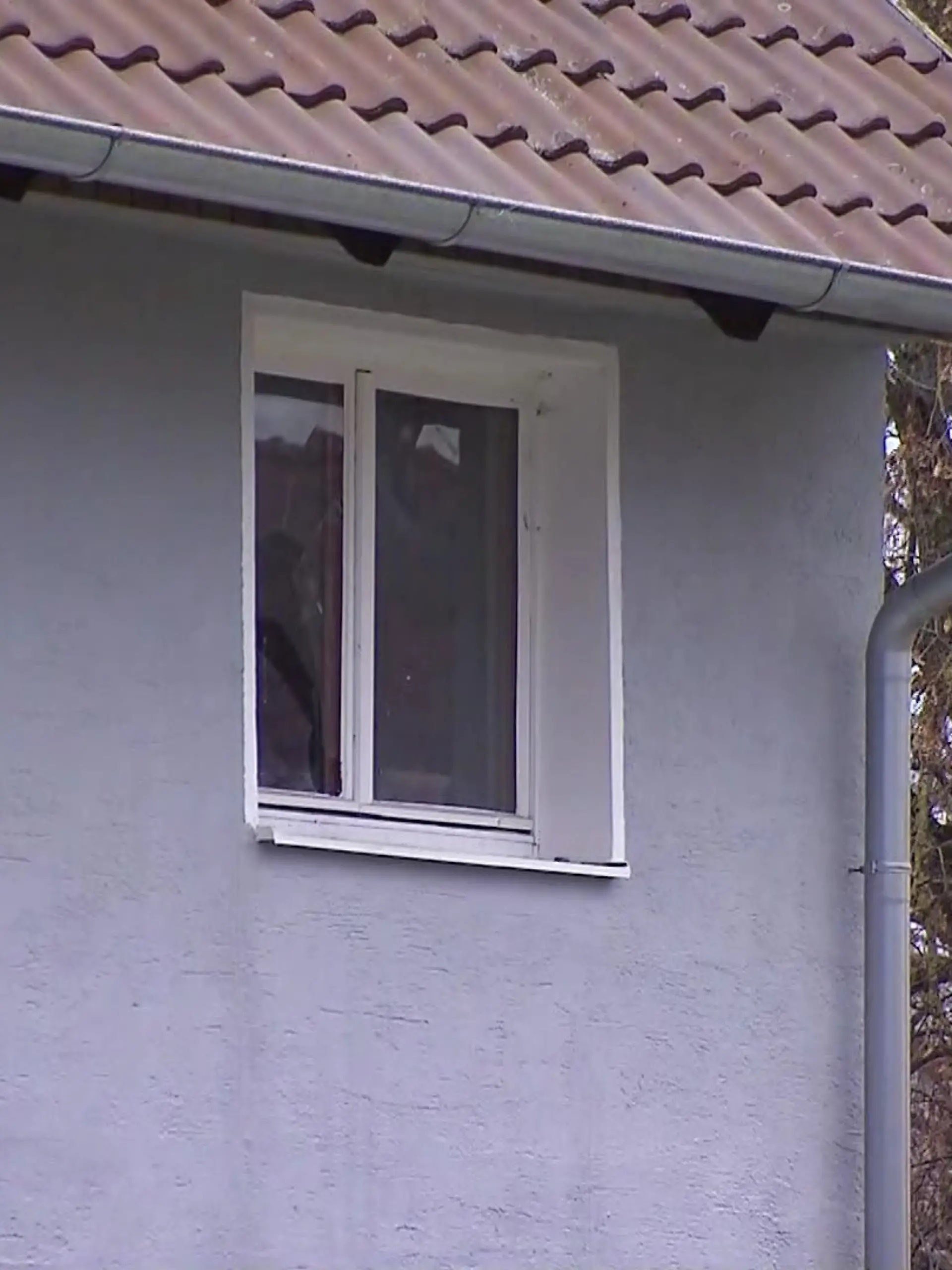 In diesem Haus in der Gemeinde Dietingen ist ein Junge durch einen Schuss schwer verletzt worden. 