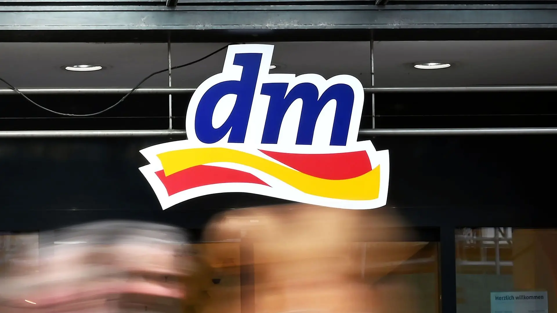 Der Drogerie-Markt dm hat es bei der Umfrage des Stern und Statista auf den ersten Platz geschafft. 