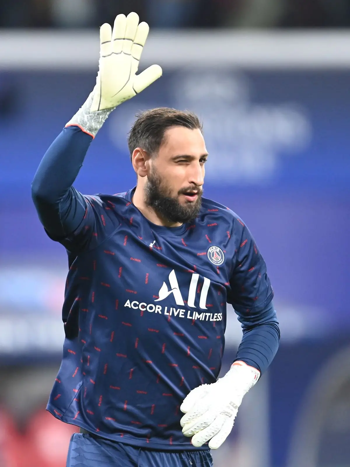 Bild zu: "Donnarumma entschuldigt sich für Musiala-Crash"