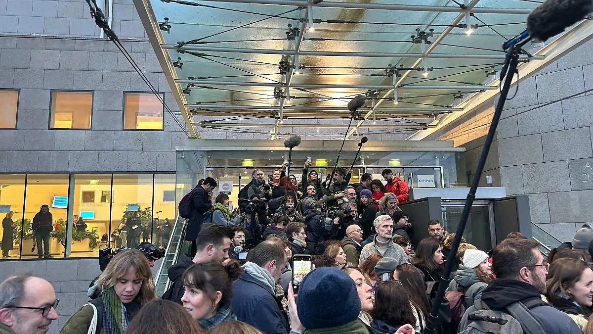 Riesiger Medienauflauf vor der Urteilsverkündung. 
