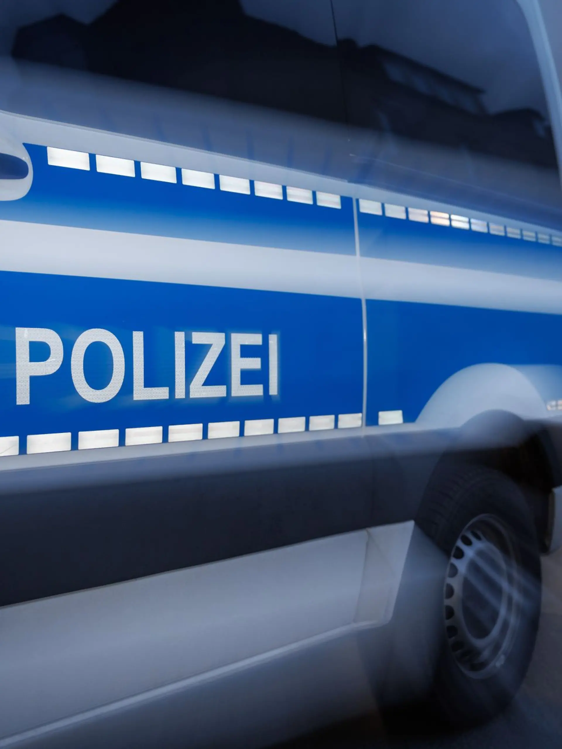 Bild zu: "Mann verbarrikadiert sich und löst Polizei-Großeinsatz aus"
