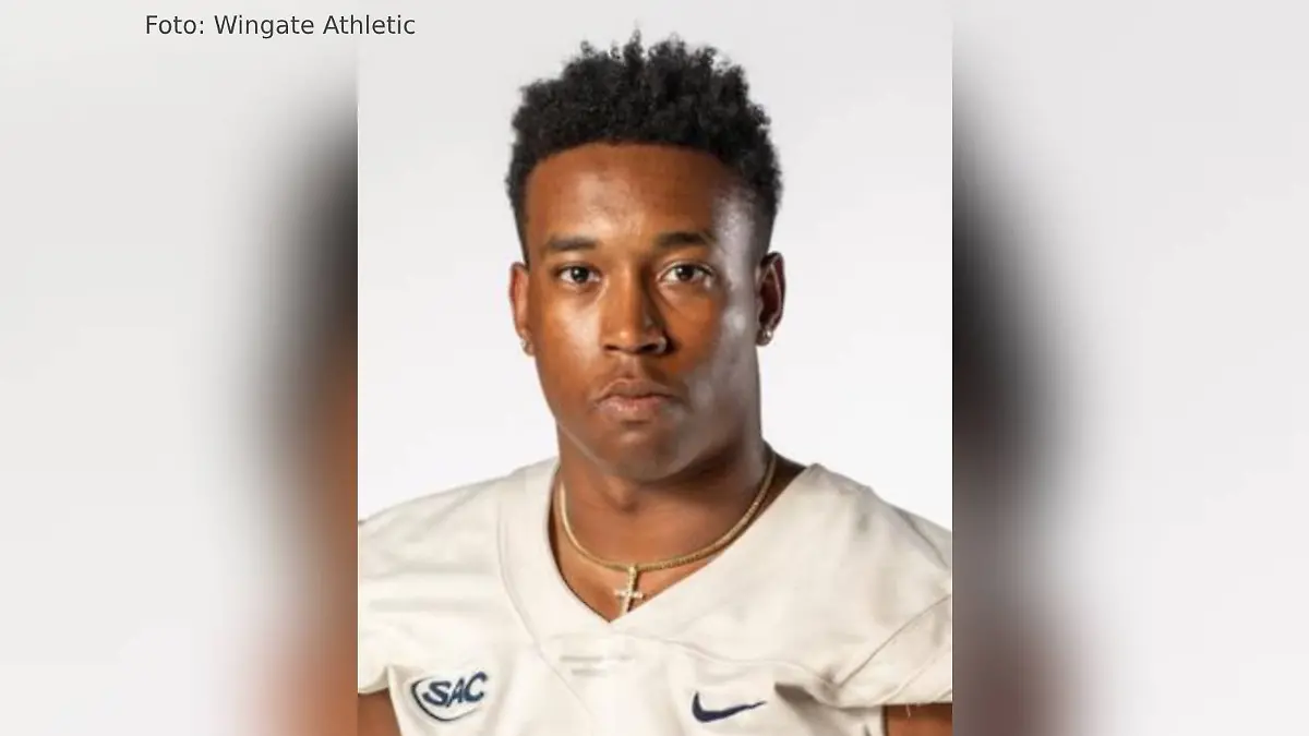 James Thomas K. war College-Footballer
