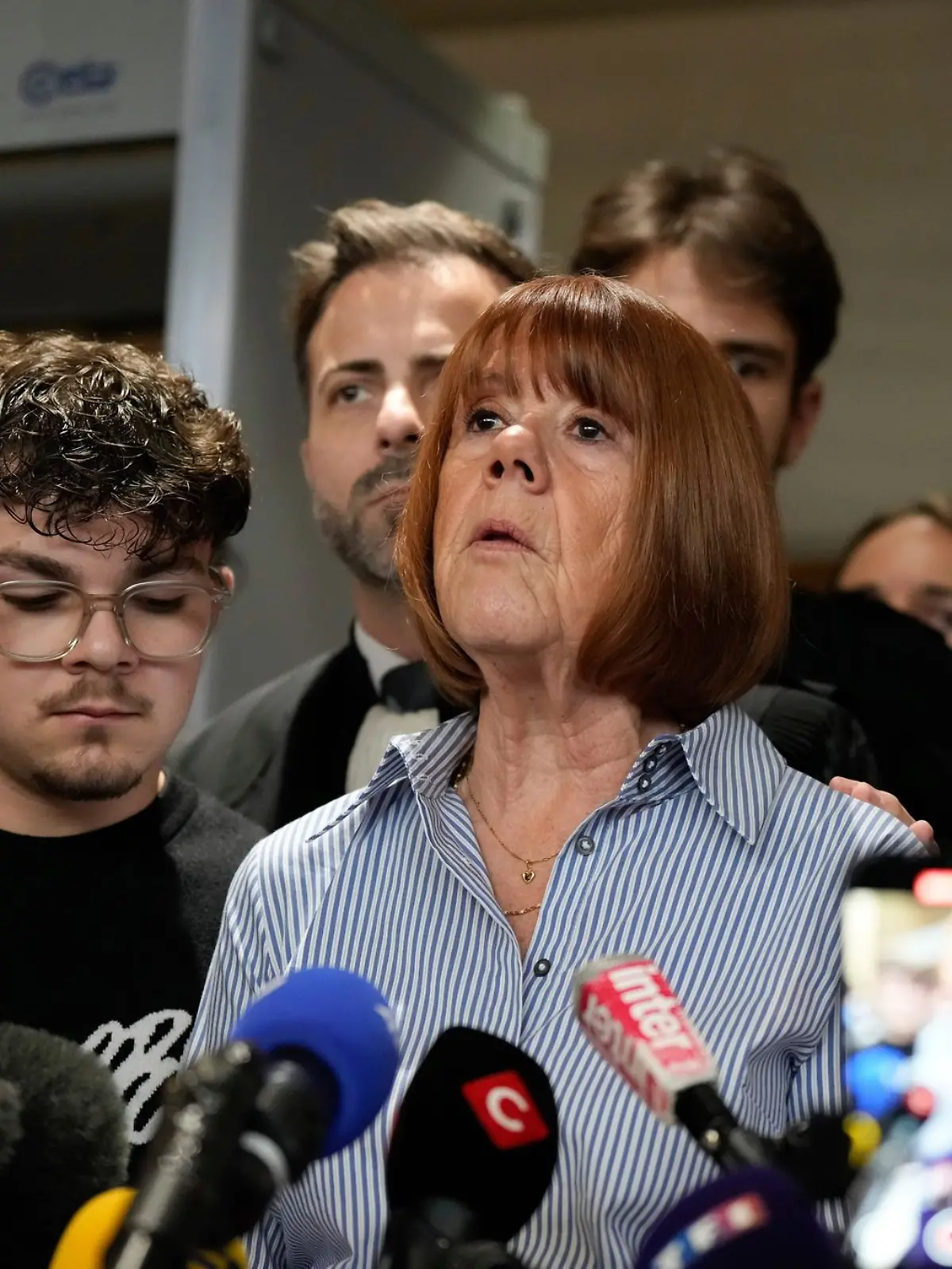 Bild zu: "Tausende fordern jetzt diesen Preis für Gisèle Pelicot"