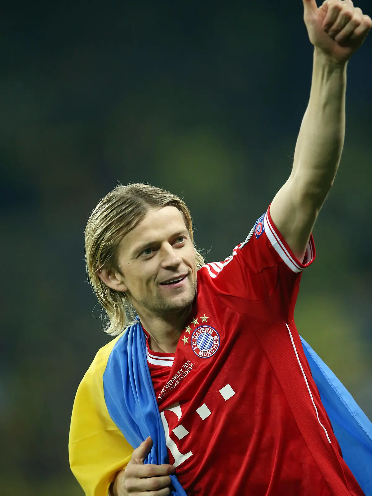 Munich's Anatoliy Tymoshchuk celebrates after winning the UEFA soccer Champions League final between Borussia Dortmund and Bayern Munich at Wembley stadium in London, England, 25 May 2013. Photo: Friso Gentsch/dpa +++(c) dpa - Bildfunk+++