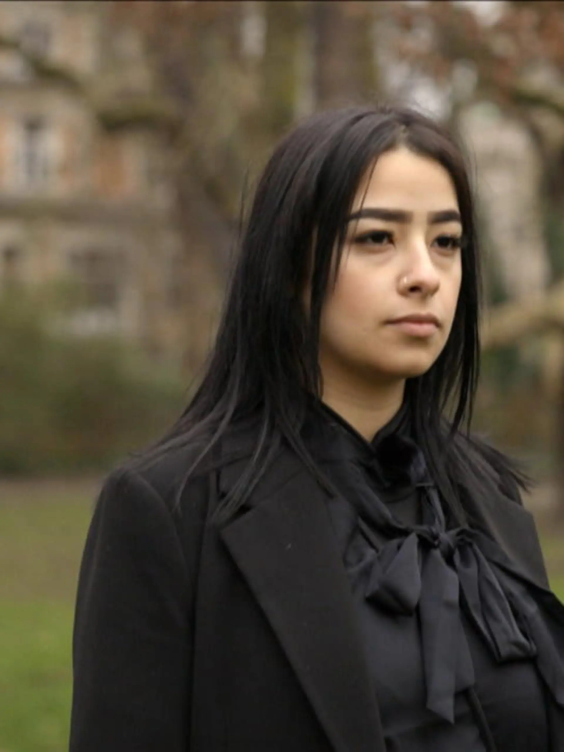 Ramyah ist 23 Jahre alt und glücklich verheiratet. Alles, was sie will, ist ein normales und modernes Leben zu führen. Doch ihre Familie, von der sie angefeindet wird, macht ihr einen Strich durch die Rechnung.