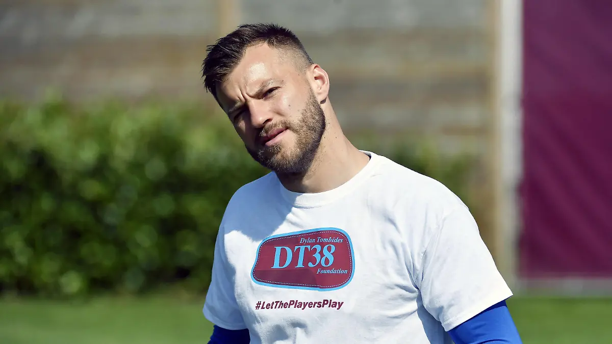  Mandatory Credit: Photo by James Griffiths/West Ham United/Shutterstock 12897371d Andriy Yarmolenko of West Ham United during training West Ham United First Team Training, Rush Green Training Ground, London, UK - 16 Apr 2022 EDITORIAL USE ONLY No use with unauthorised audio, video, data, fixture lists, club/league logos or live services. Online in-match use limited to 120 images, no video emulation. No use in betting, games or single club/league/player publications. West Ham United First Team Training, Rush Green Training Ground, London, UK - 16 Apr 2022 EDITORIAL USE ONLY No use with unauthorised audio, video, data, fixture lists, club/league logos or live services. Online in-match use limited to 120 images, no video emulation. No use in betting, games or single club/league/player publications. PUBLICATIONxINxGERxSUIxAUTXHUNxGRExMLTxCYPxROMxBULxUAExKSAxONLY Copyright: xJamesxGriffiths/WestxHamxUnited/Shutterstockx 12897371d