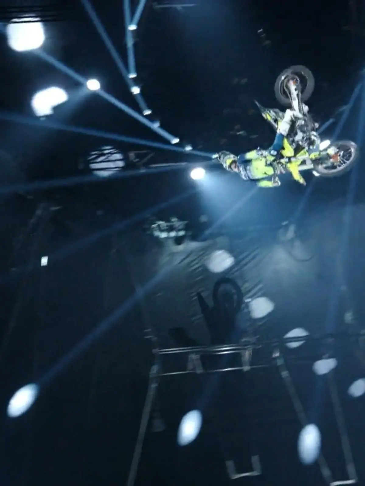 Bild zu: "X-Mas-Show von Flic Flac"