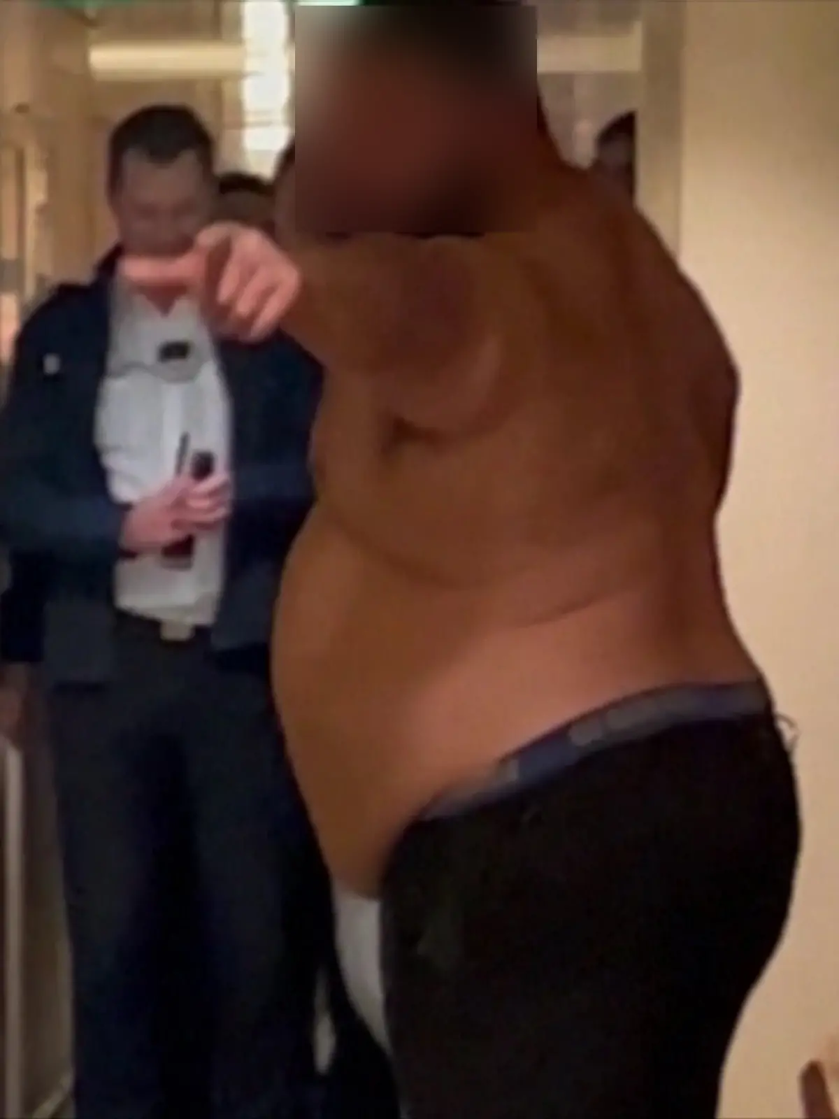 Zeugen filmen, wie Michael Virgil (35) an Bord des Kreuzfahrtschiffes ausrastet.