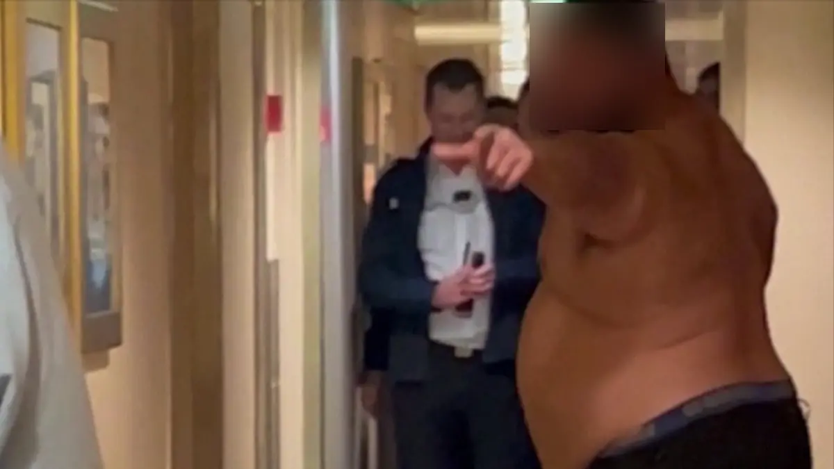 Zeugen filmen, wie Michael Virgil (35) an Bord des Kreuzfahrtschiffes ausrastet.