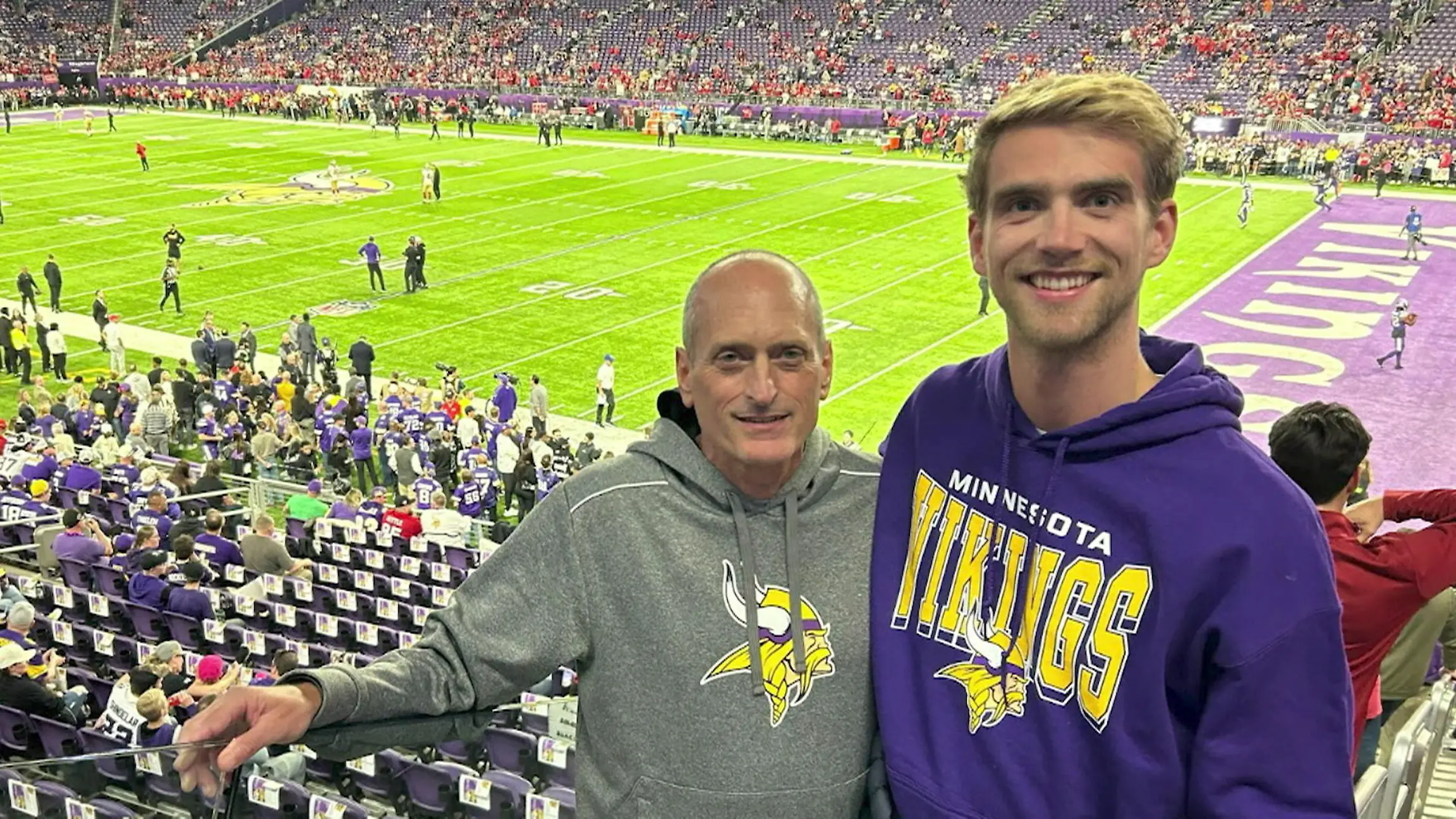 Genetische Zwillinge verbindet Liebe zur NFL Er rettete sein Leben