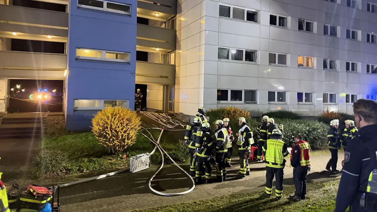 Mehr als 40 Feuerwehrleute in Hürth im Einsatz