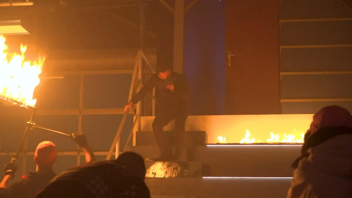 So lief der Dreh zum großen Drama ab Backstage beim AWZ-Brand dabei