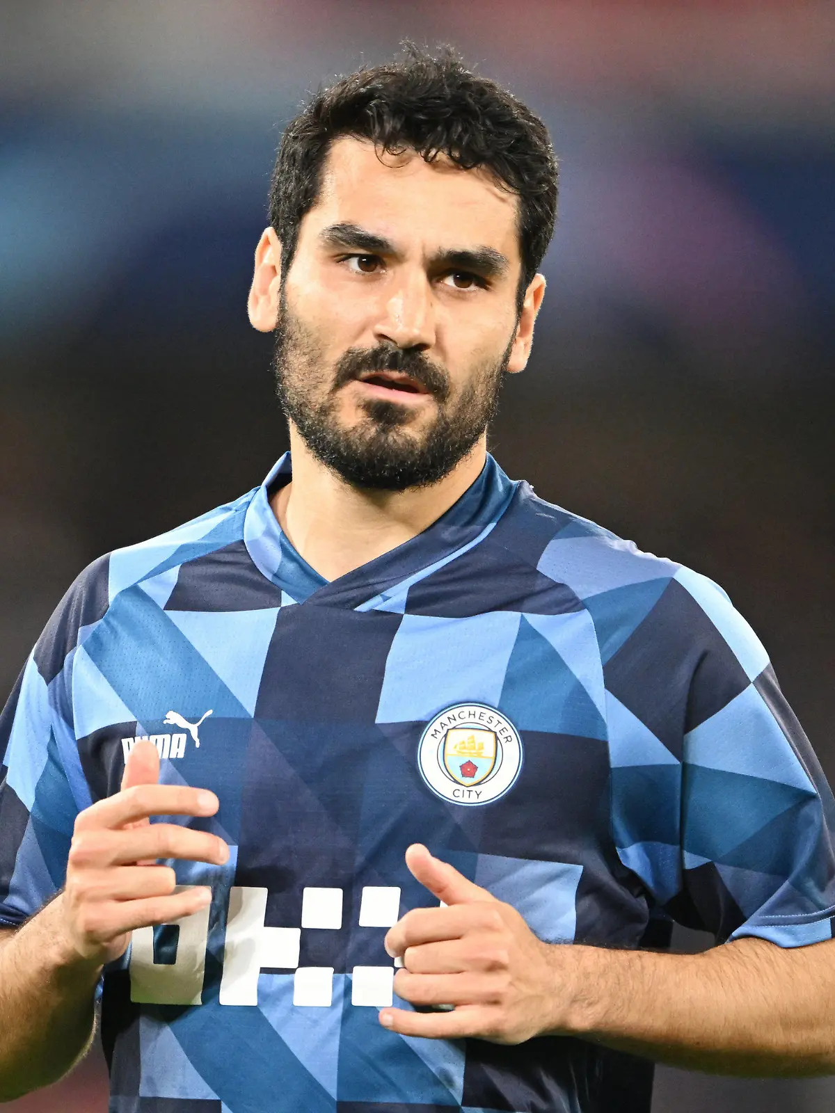 ARCHIV - 10.06.2023, Türkei, Istanbul: Fußball: Champions League, Manchester City - Inter Mailand, K.o.-Runde, Finale, im Atatürk-Olympiastadion. Manchesters Ilkay Gündogan wärmt sich auf. Nationalspieler Ilkay Gündogan wechselt nach Medien-Informationen vom Champions-League-Sieger Manchester City zum FC Barcelona. Foto: Robert Michael/dpa +++ dpa-Bildfunk +++