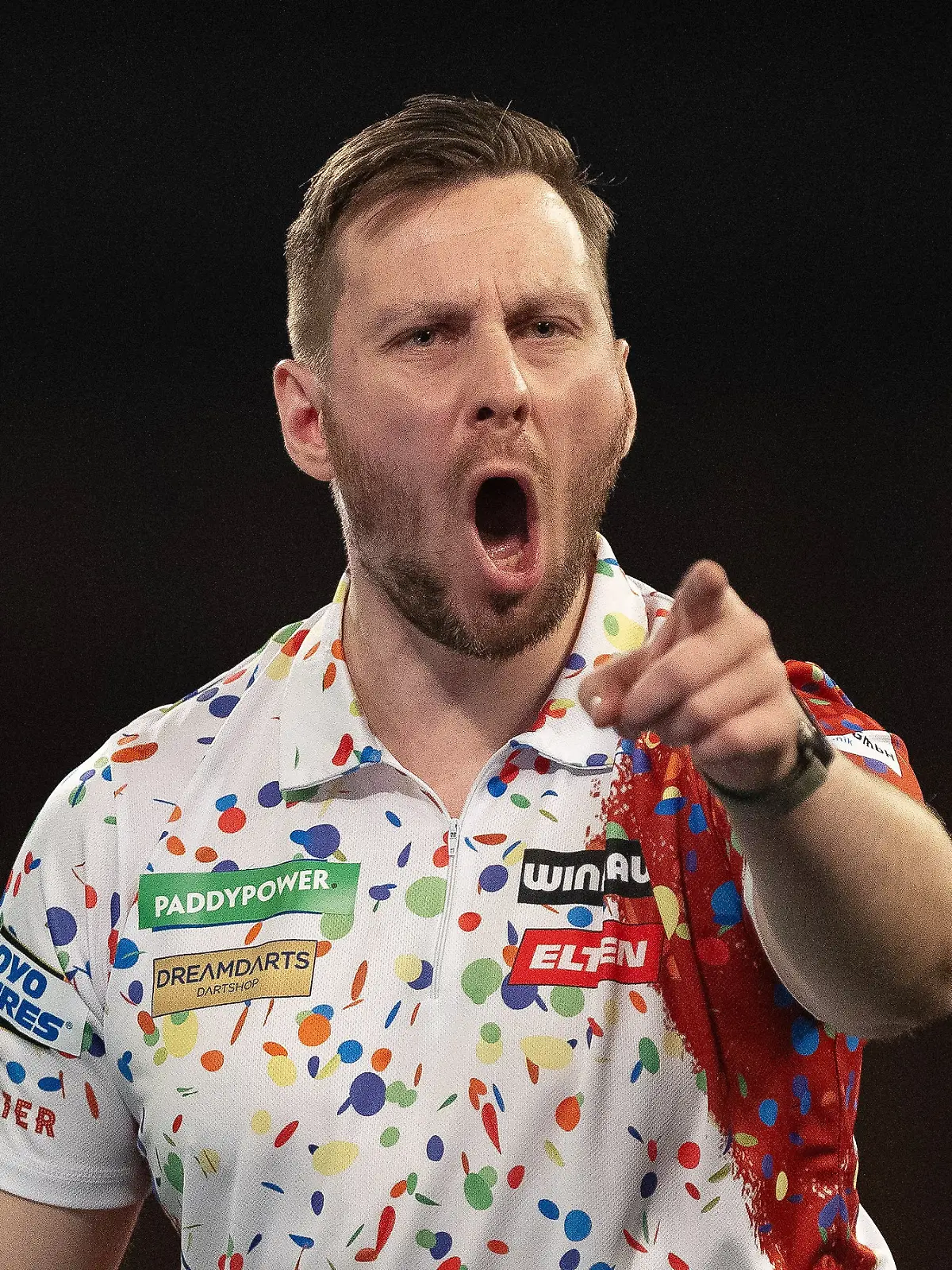 Darts-Profi Florian Hempel jubelt bei der Dart-WM 2023