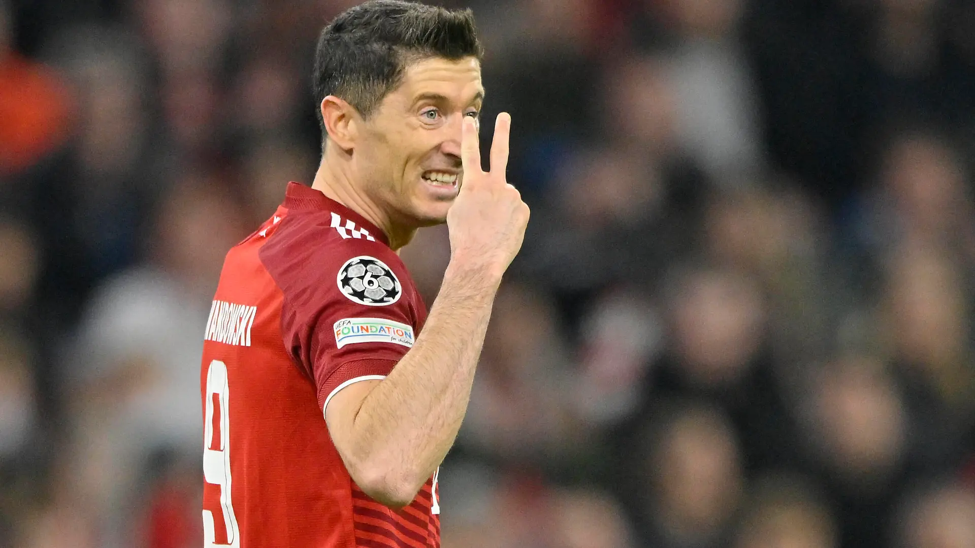 Robert Lewandowski FC Bayern Muenchen FCB 09 Gestik Geste Aufpassen Viertelfinale Rueckspiel Champions Leagure CL FC Bayern Muenchen vs FC Villarreal FCV 12.04.2022 DFL REGULATIONS PROHIBIT ANY USE OF PHOTOGRAPHS AS IMAGE SEQUENCES AND/OR QUASI-VIDEO Viertelfinale Rueckspiel Champions Leagure CL FC Bayern Muenchen vs FC Villarreal FCV *** Robert Lewandowski FC Bayern Muenchen FCB 09 gesture gesture watch quarterfinal second leg Champions Leagure CL FC Bayern Muenchen vs FC Villarreal FCV 12 04 2022 DFL REGULATIONS PROHIBIT ANY USE OF PHOTOGRAPHS AS IMAGE SEQUENCES AND OR QUASI VIDEO quarterfinal second leg Champions Leagure CL FC Bayern Muenchen vs FC Villarreal FCV