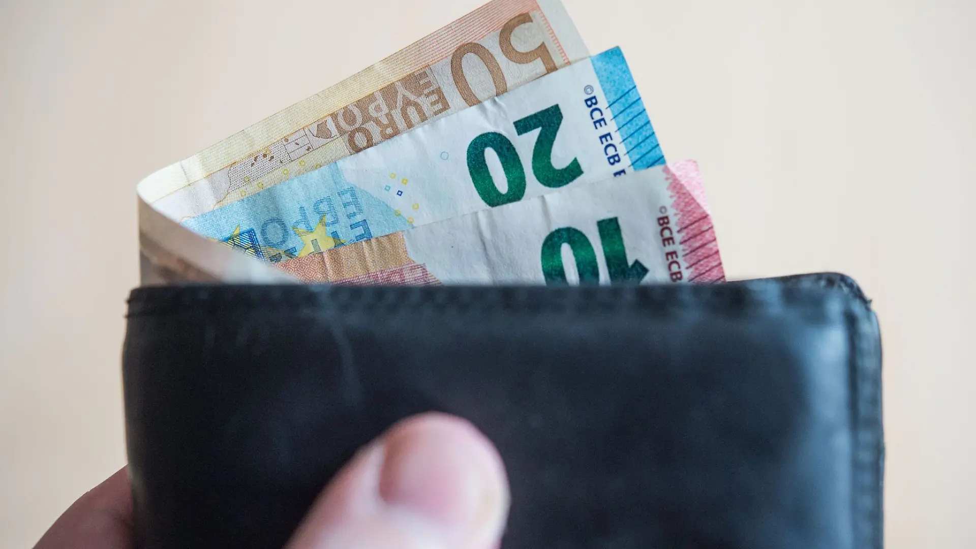 Einiges wird für Verbraucher im neuen Jahr teurer.