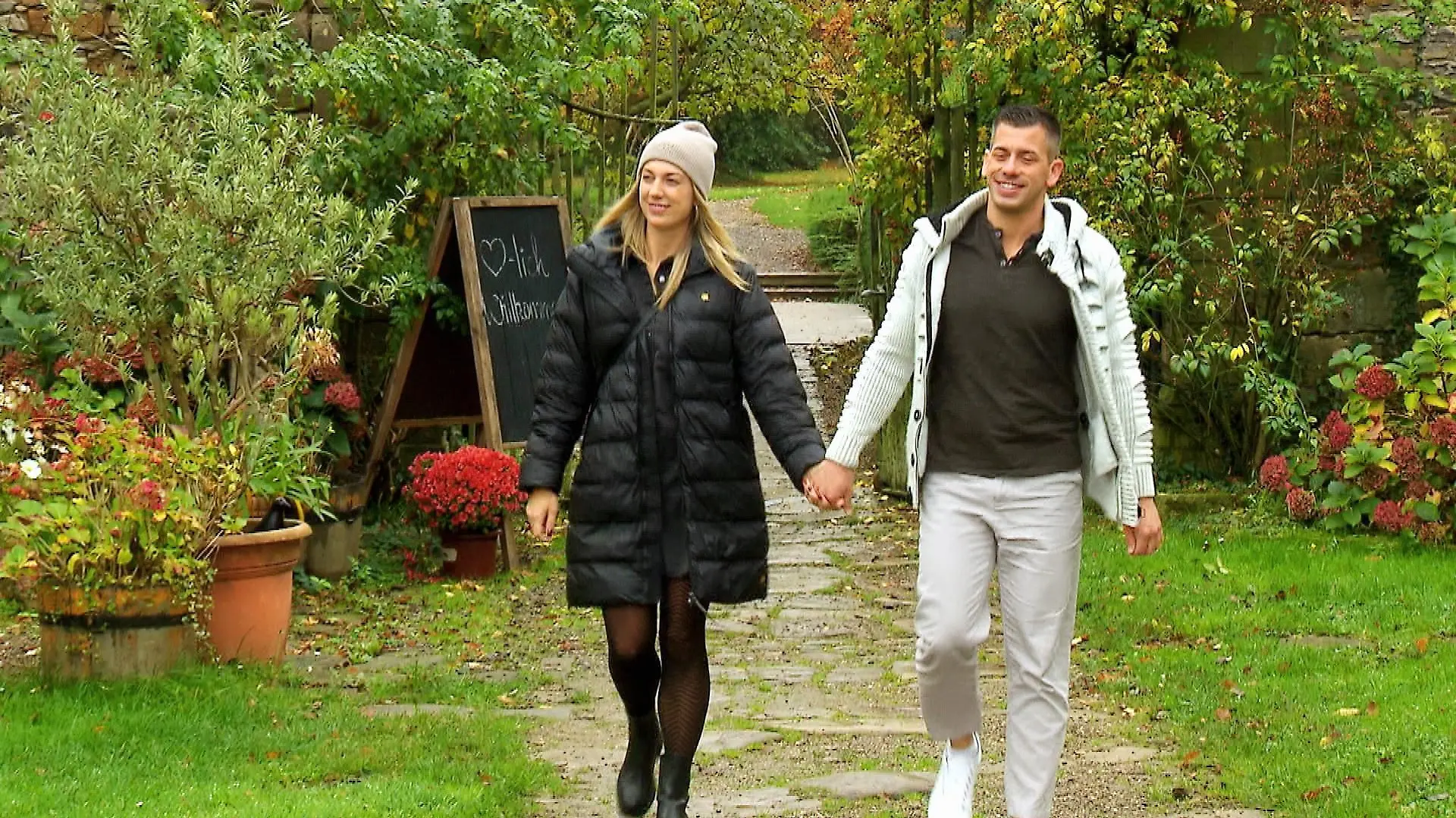 Wein- und Ackerbauer Martin (36) aus Rheinland-Pfalz ist mit seiner neuen Freundin Katharina (35) zum Finale angereist.
+++ Die Verwendung des sendungsbezogenen Materials ist nur mit dem Hinweis und Verlinkung auf RTL+ gestattet. +++