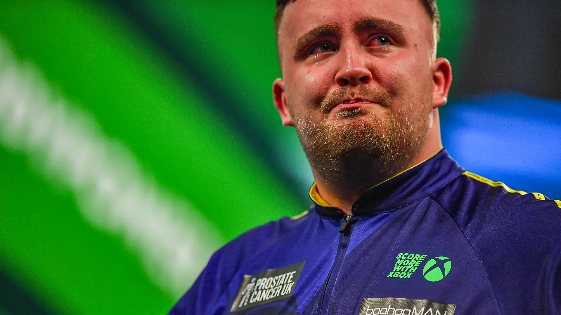 Tränen in den Augen bei Luke Littler während der Darts-WM 2024 im Ally Pally in London.