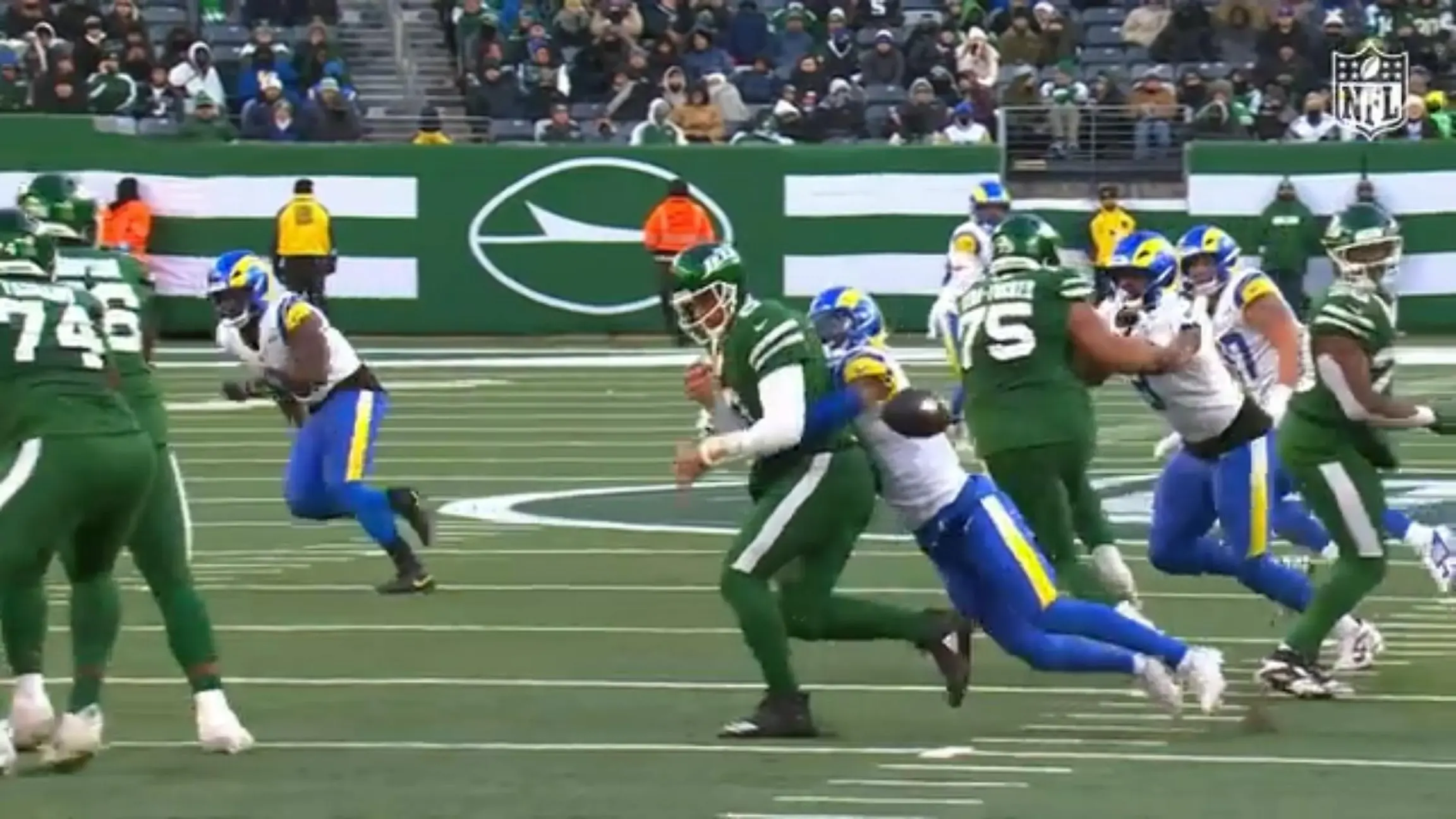 Rodgers verletzt sich bei Fumble Jets verlieren den Ball an Rams