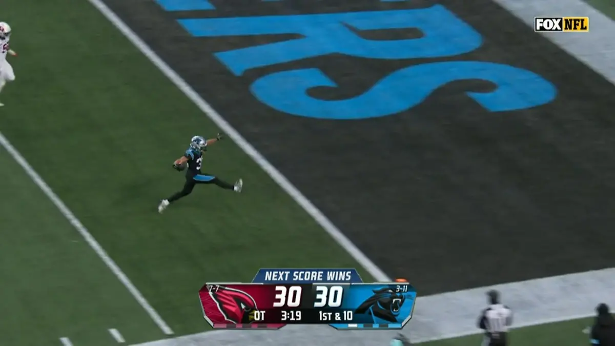 Hubbard rennt zum Sieges-Touchdown Panthers domieren über die Cardinals