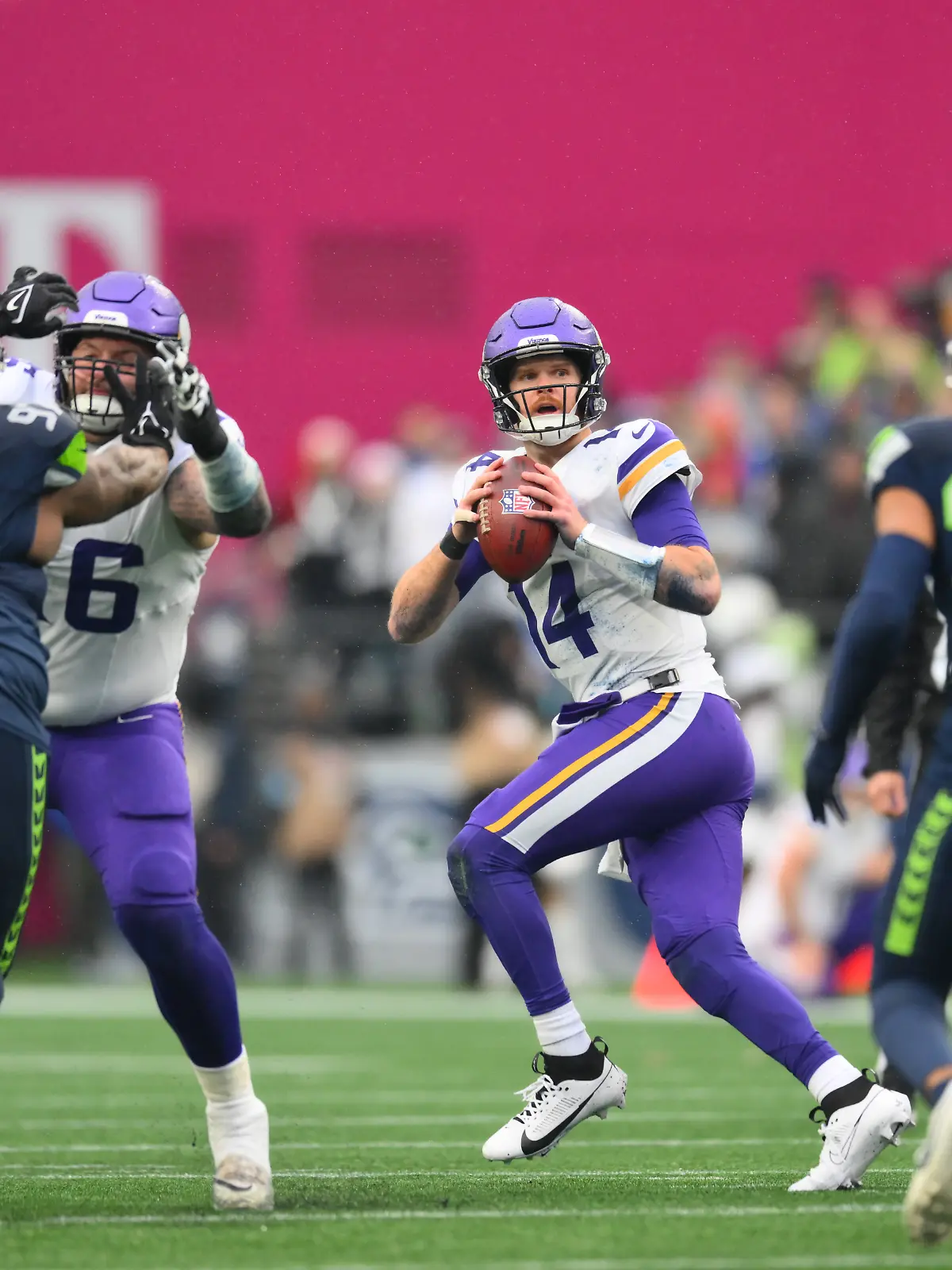 Bild zu: "Vikings ringen Seahawks nieder - Playoffs zum greifen nah!"