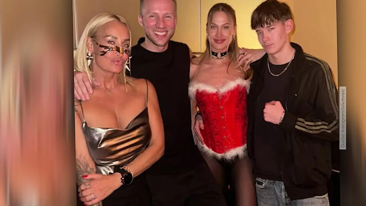 Sarah Connor schmeißt Weihnachtsparty der etwas anderen Art Fetisch statt festlich!