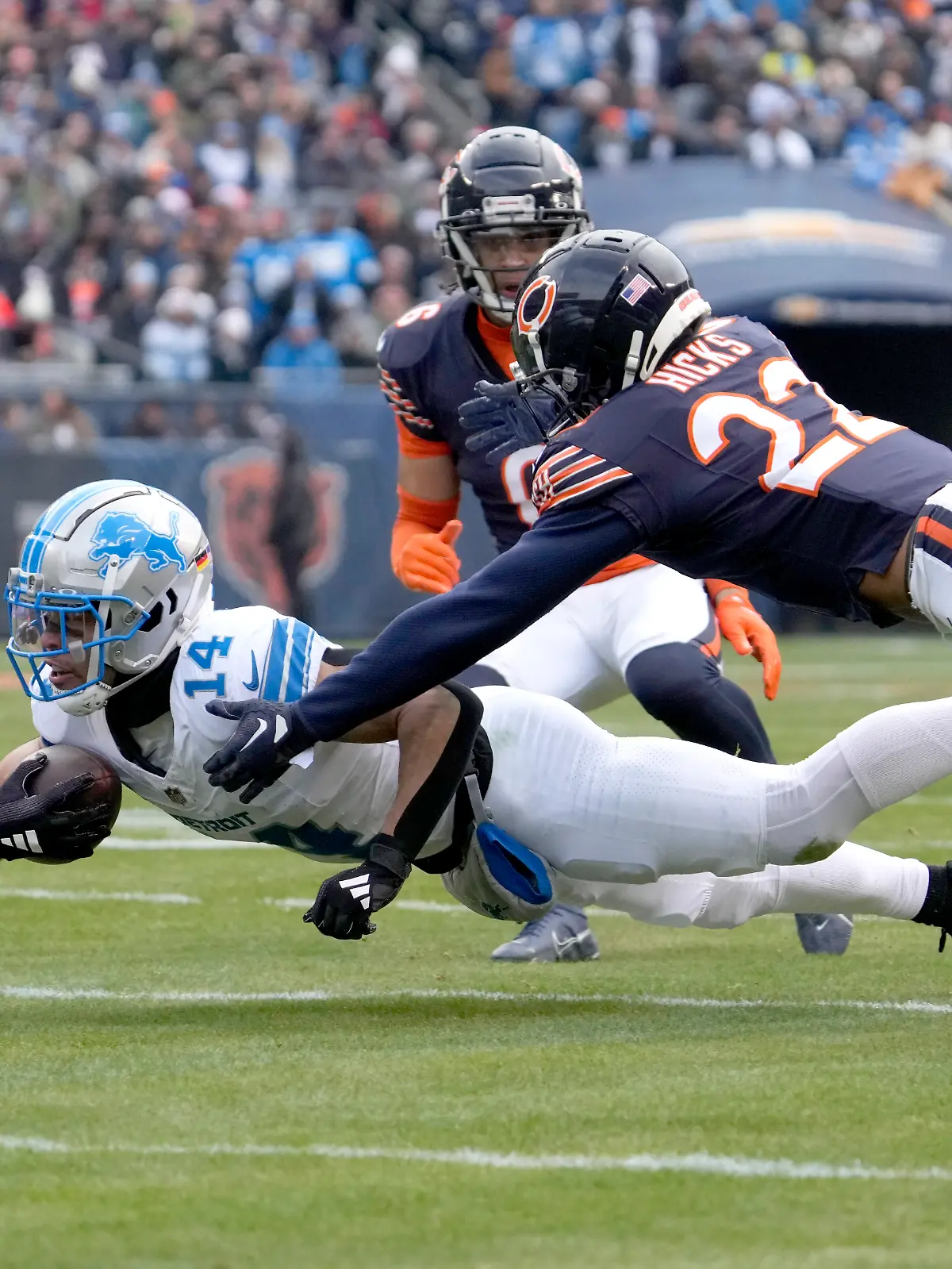 Amon-Ra St. Brown und die Lions schlagen die Chicago Bears.